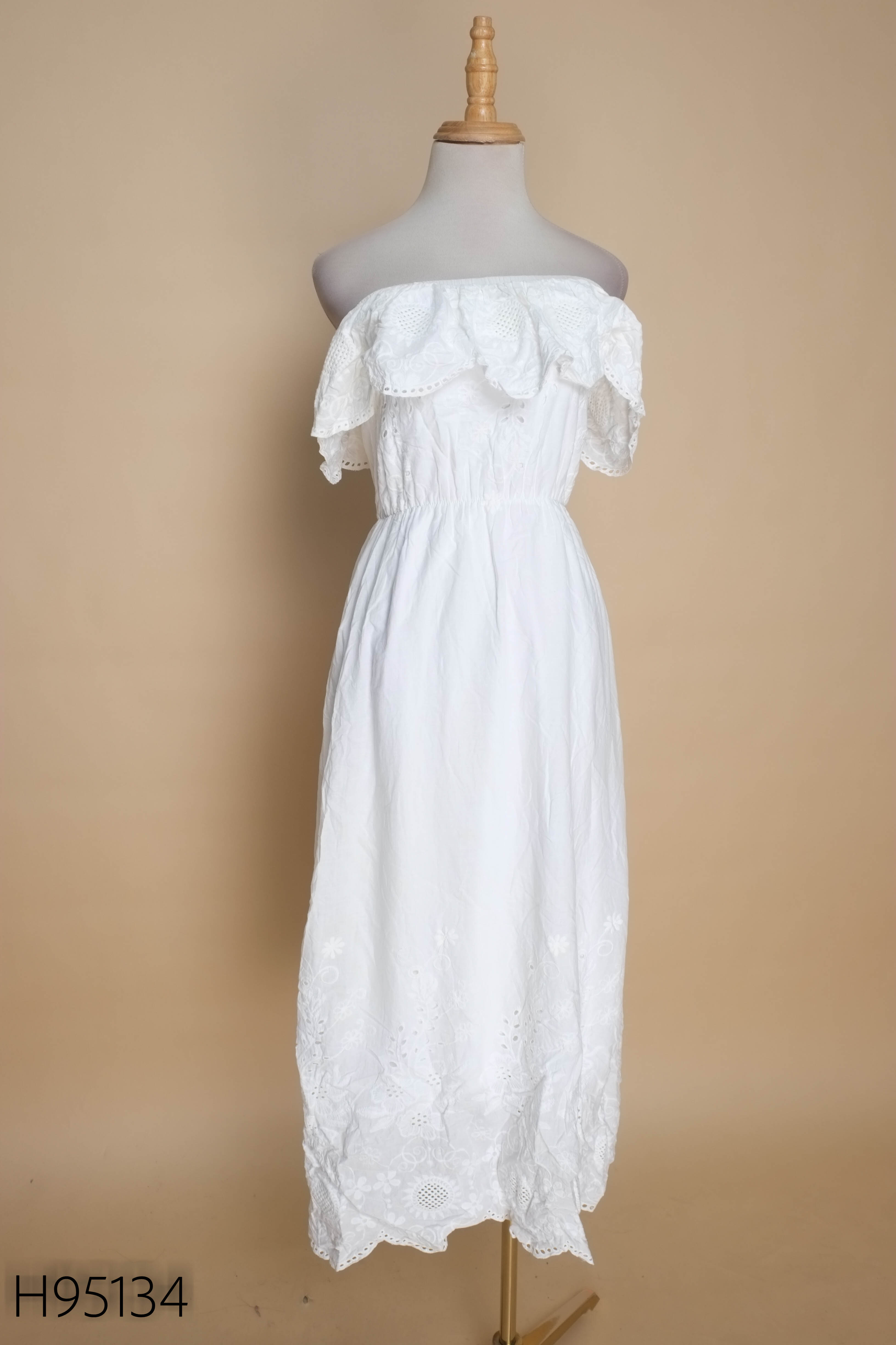 Váy trắng trễ vai REAL.CLOTHING