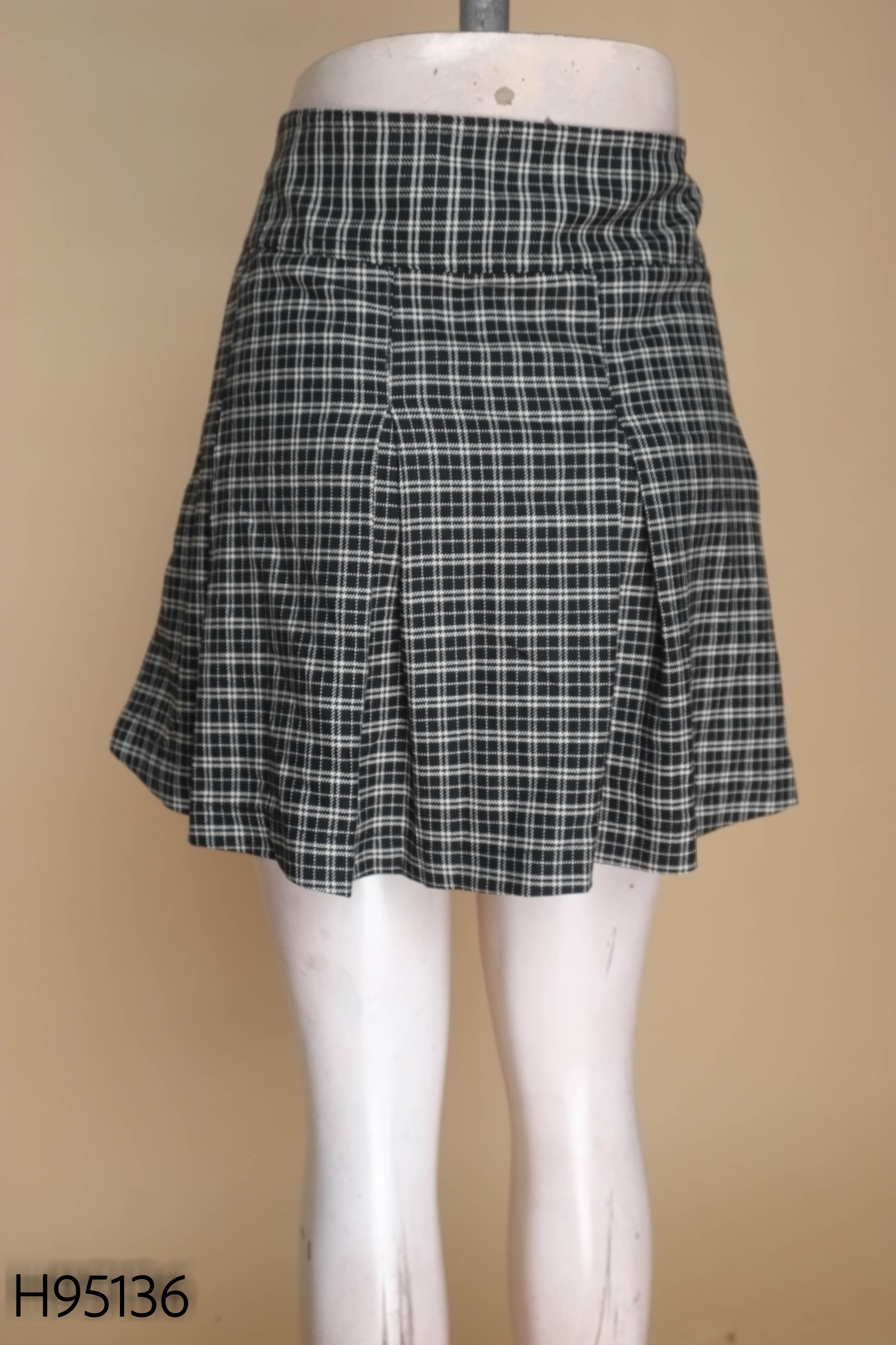 NEWTAG Chân váy BERSHKA đen caro
