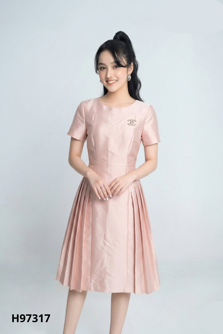 Váy hồng đào xếp ly