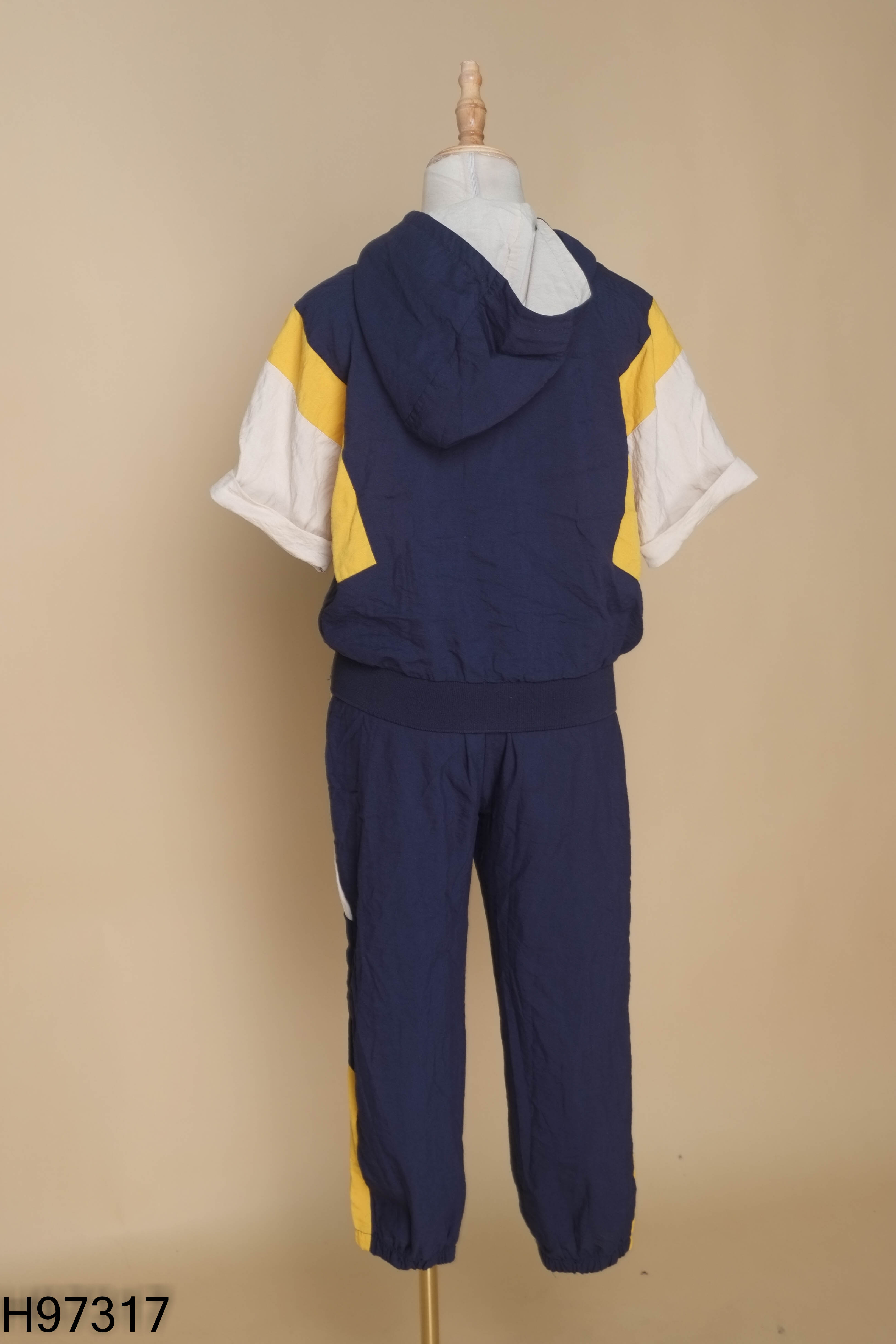 Set áo khoác + quần xanh phối be vàng