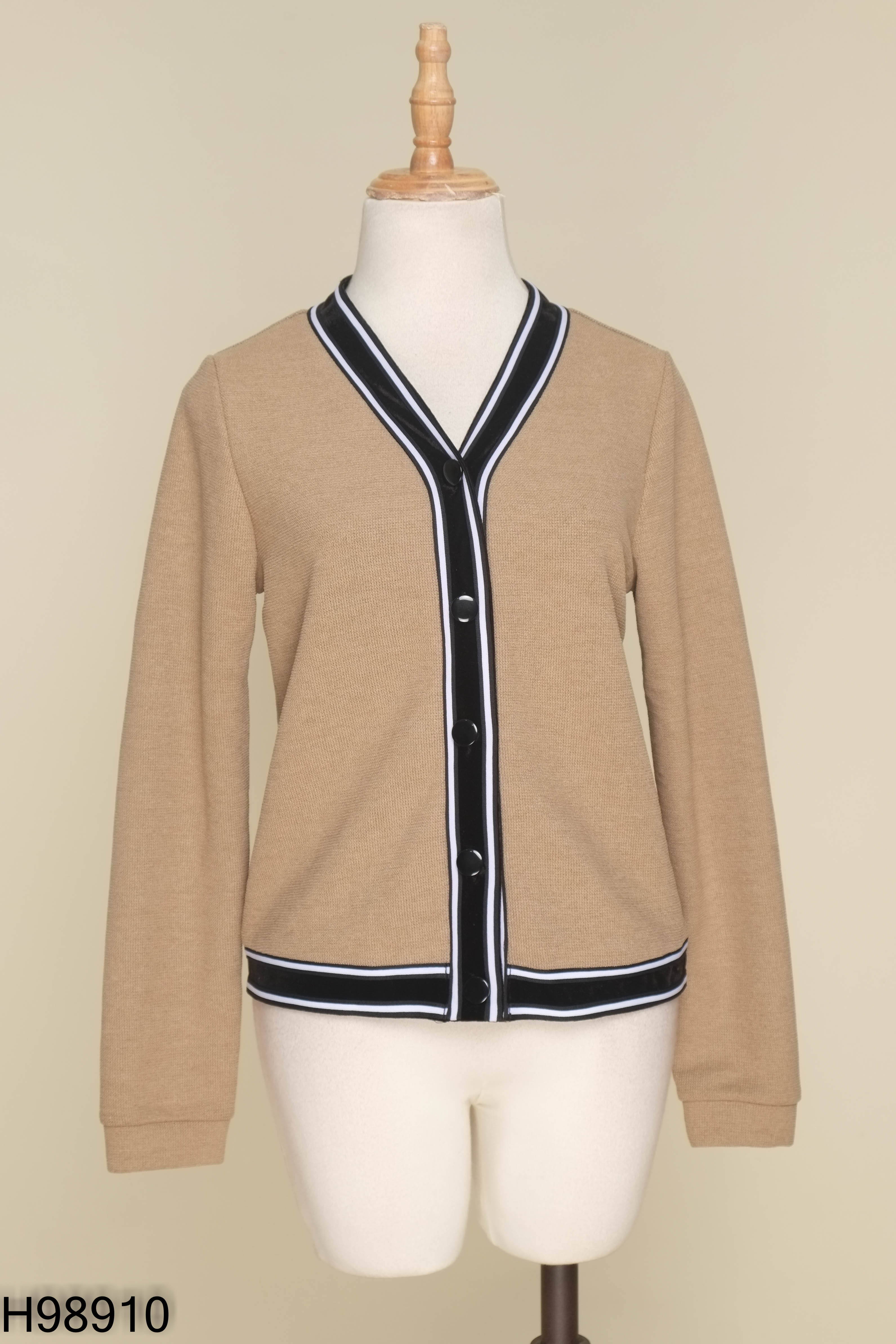 Áo cardigans nâu viền đen trắng