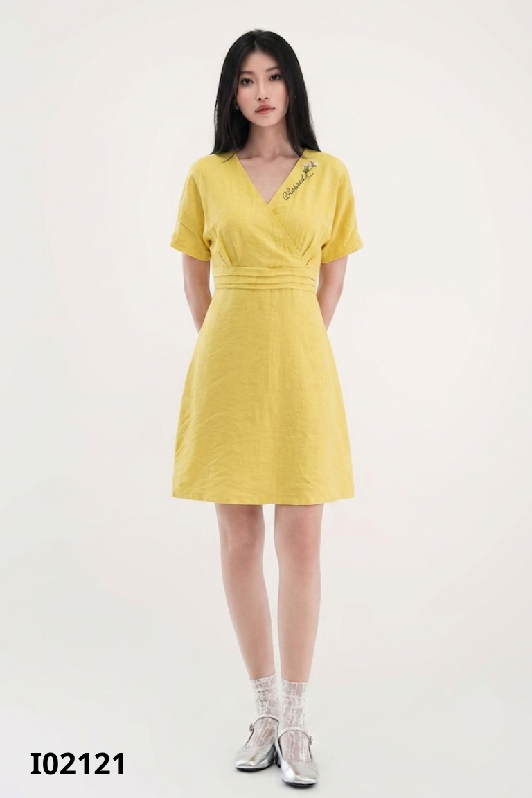Váy DAISY vàng thêu chữ