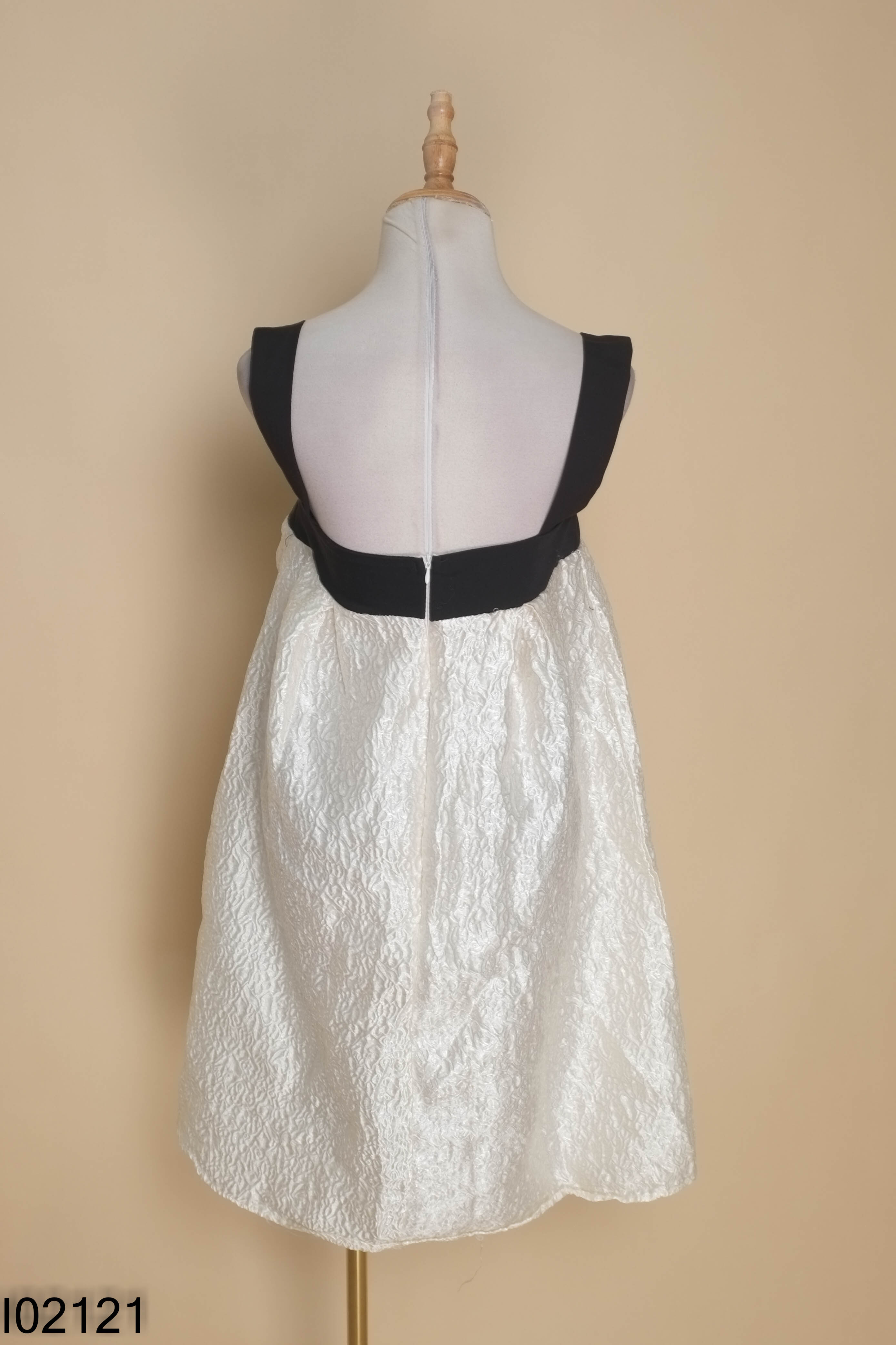 Váy K boutique be viền đen