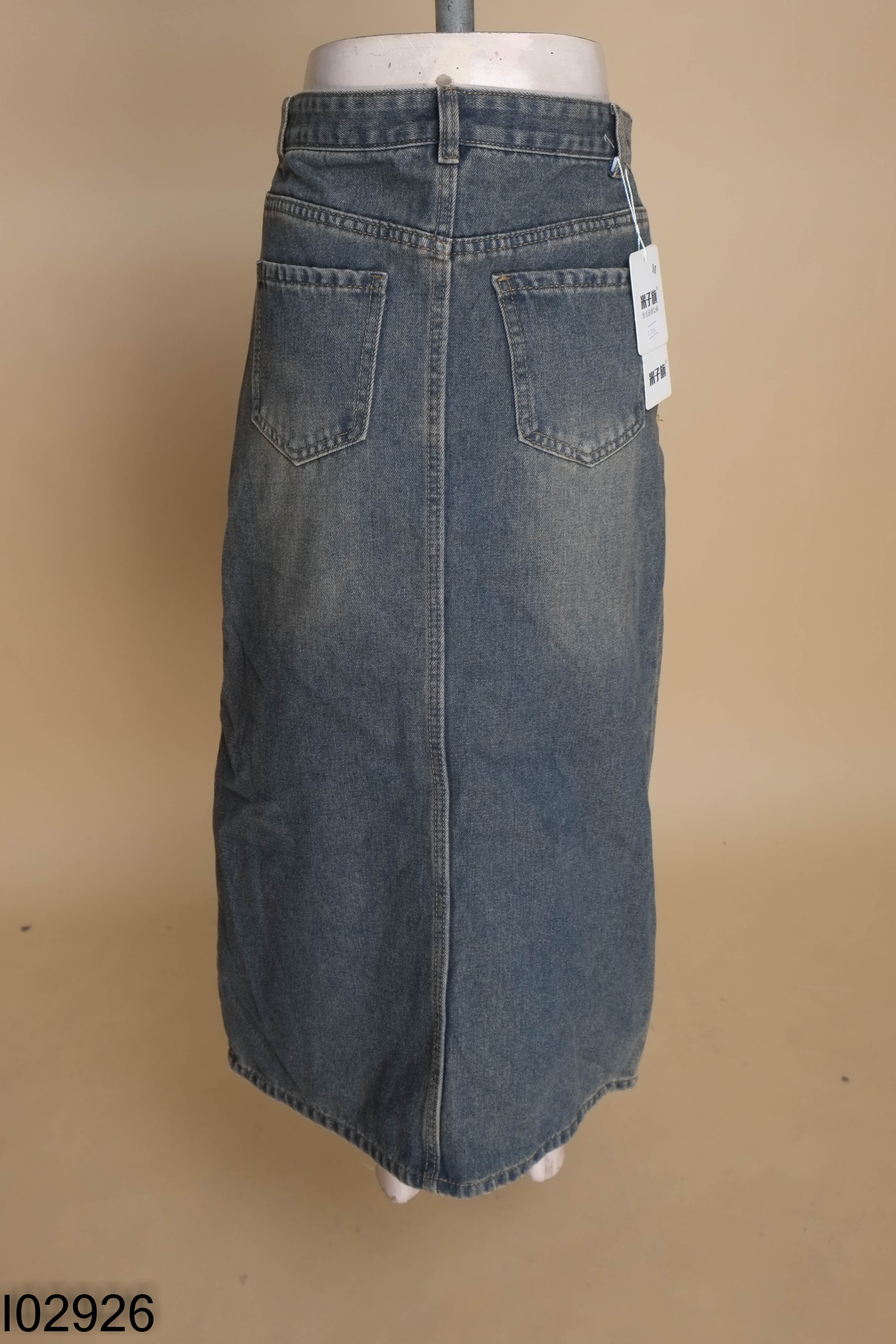 NEWTAG Chân váy jeans xanh thêu chữ