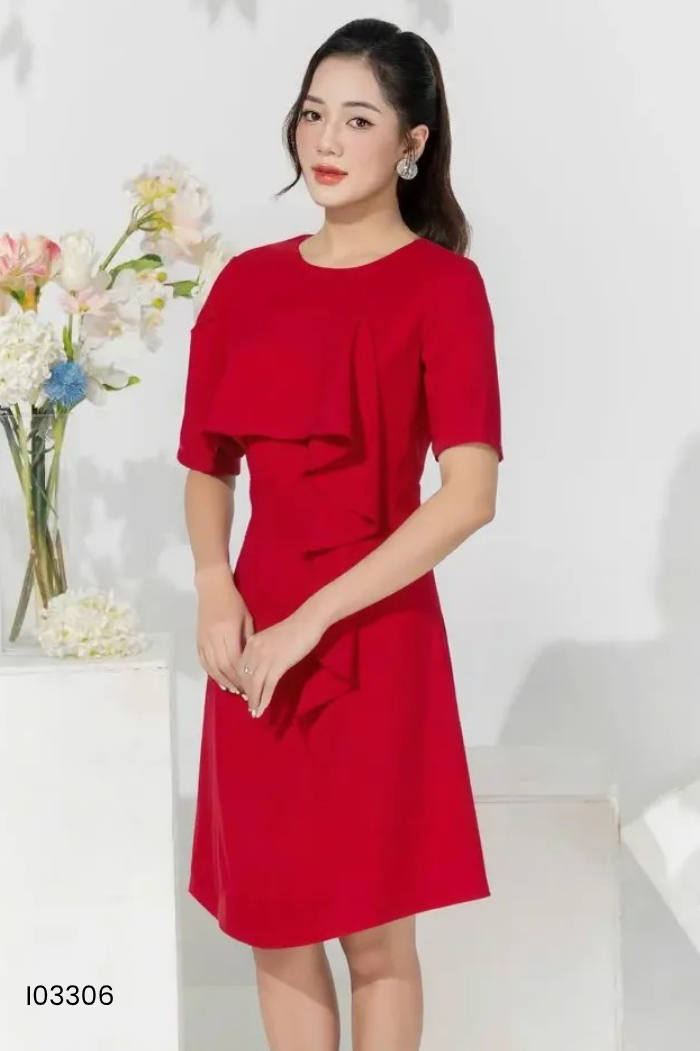 Váy đỏ phối bèo