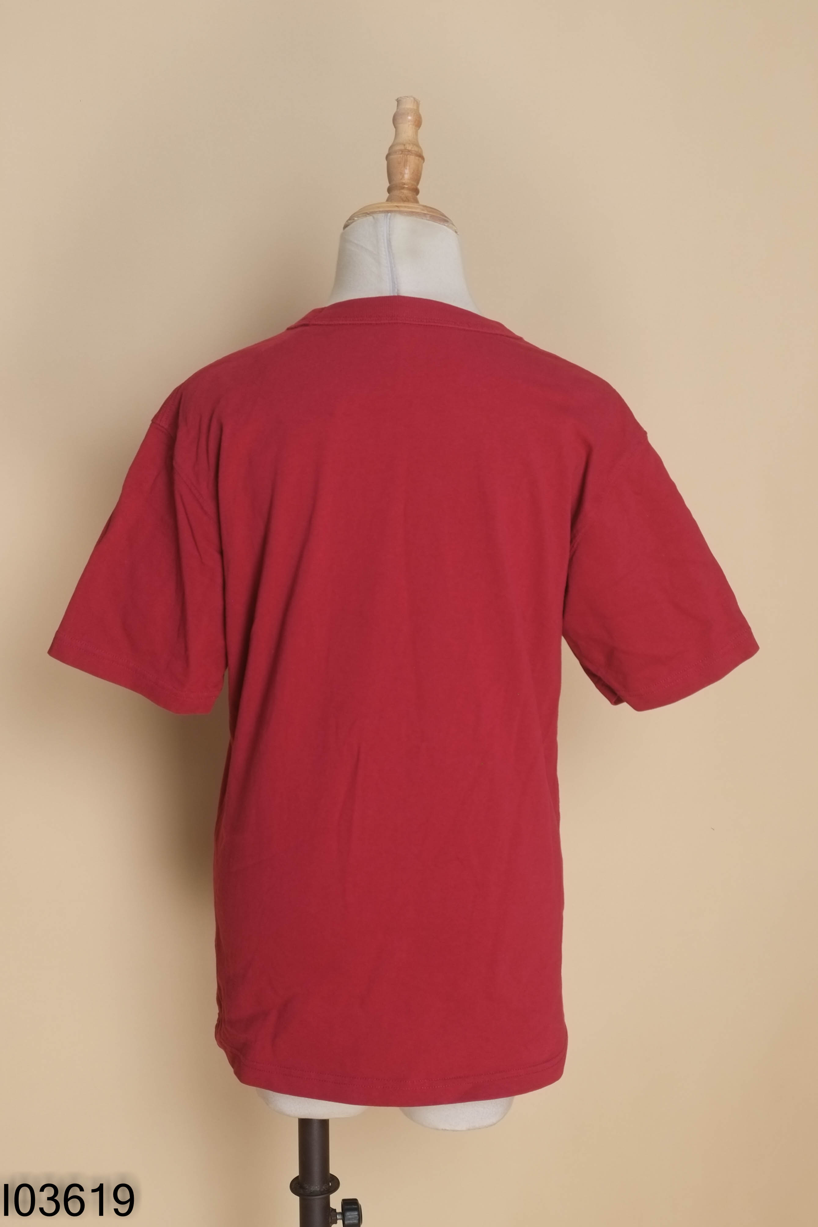Áo thun UNIQLO đỏ sẫm
