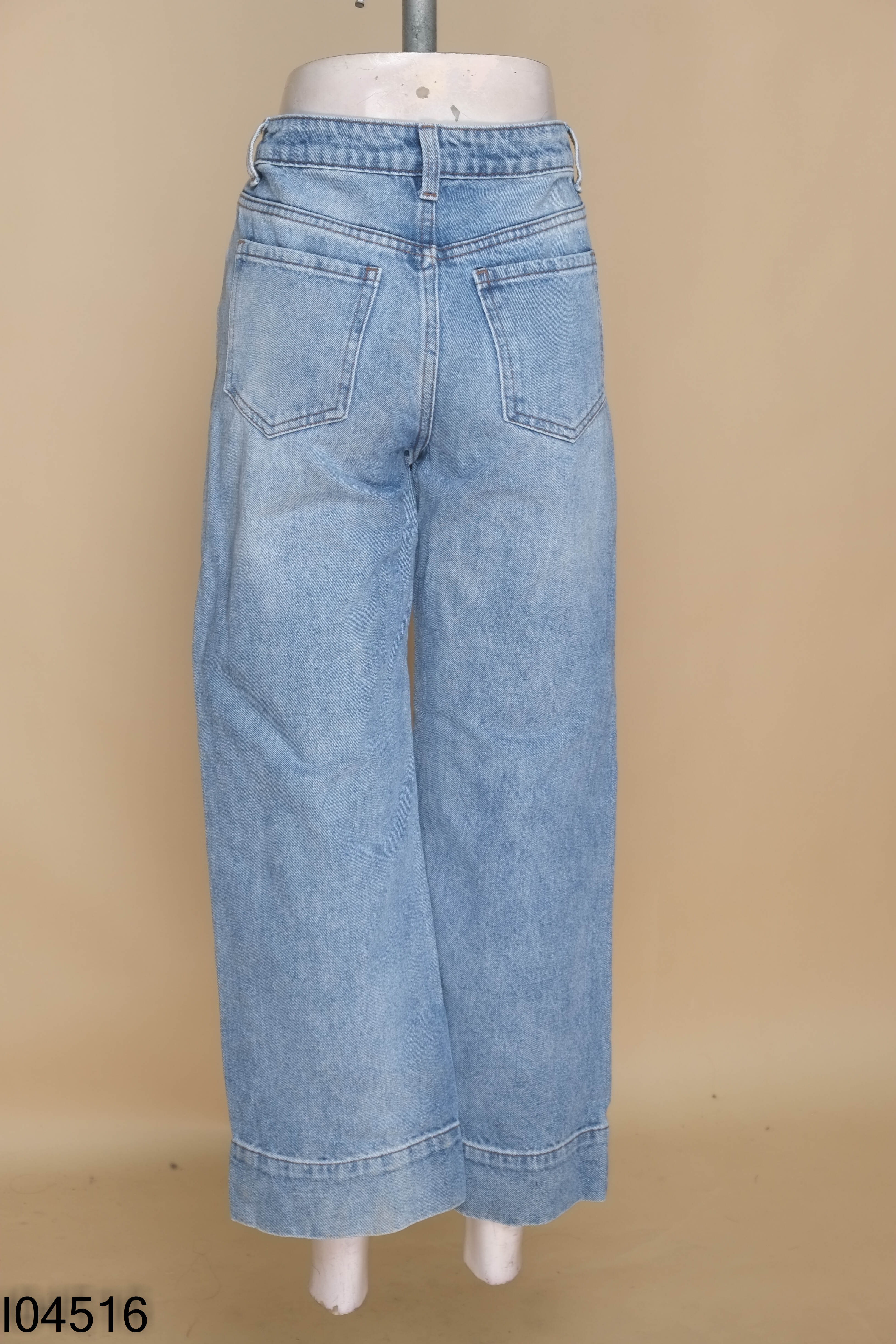 Quần jeans BERSHKA xanh suông