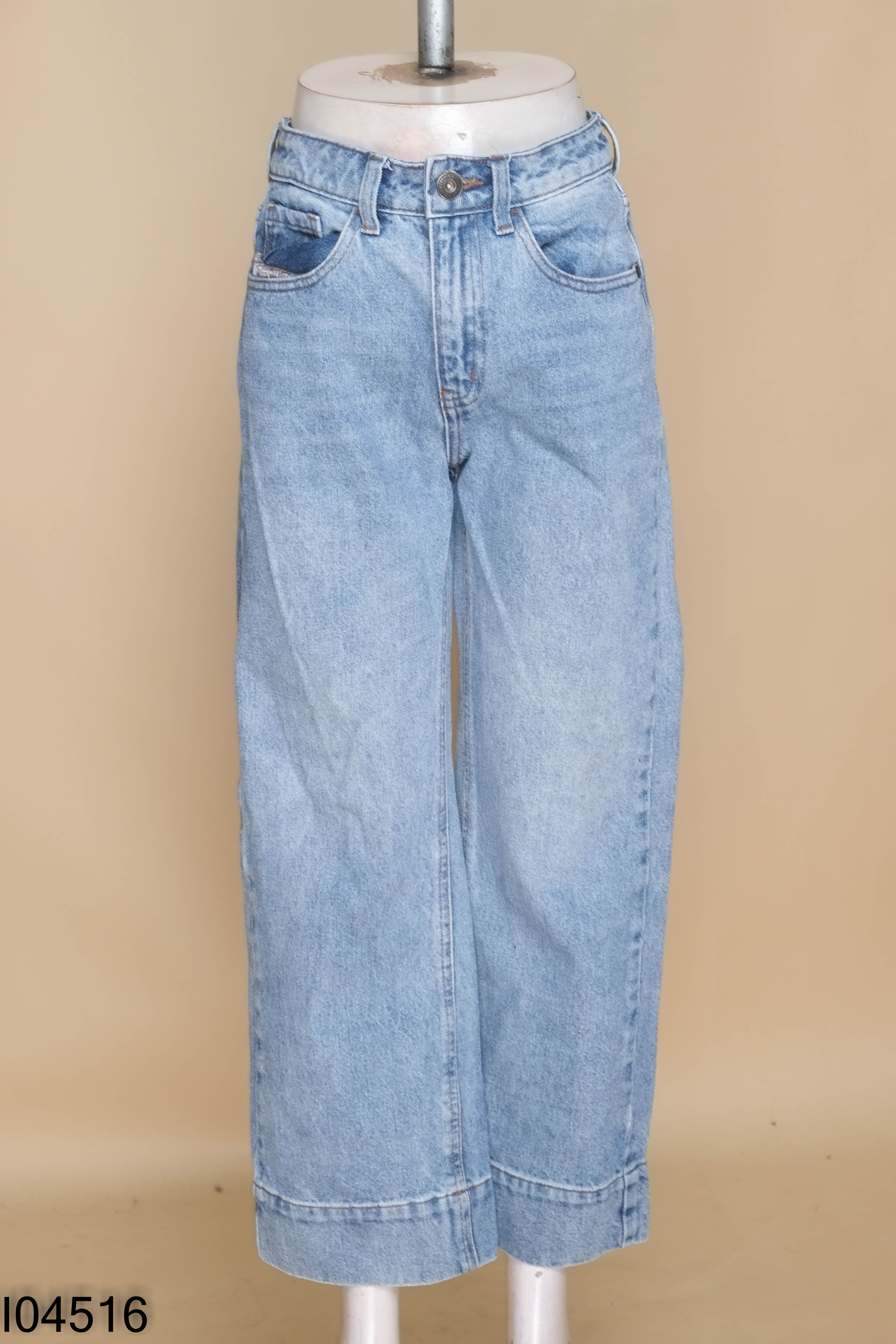 Quần jeans BERSHKA xanh suông