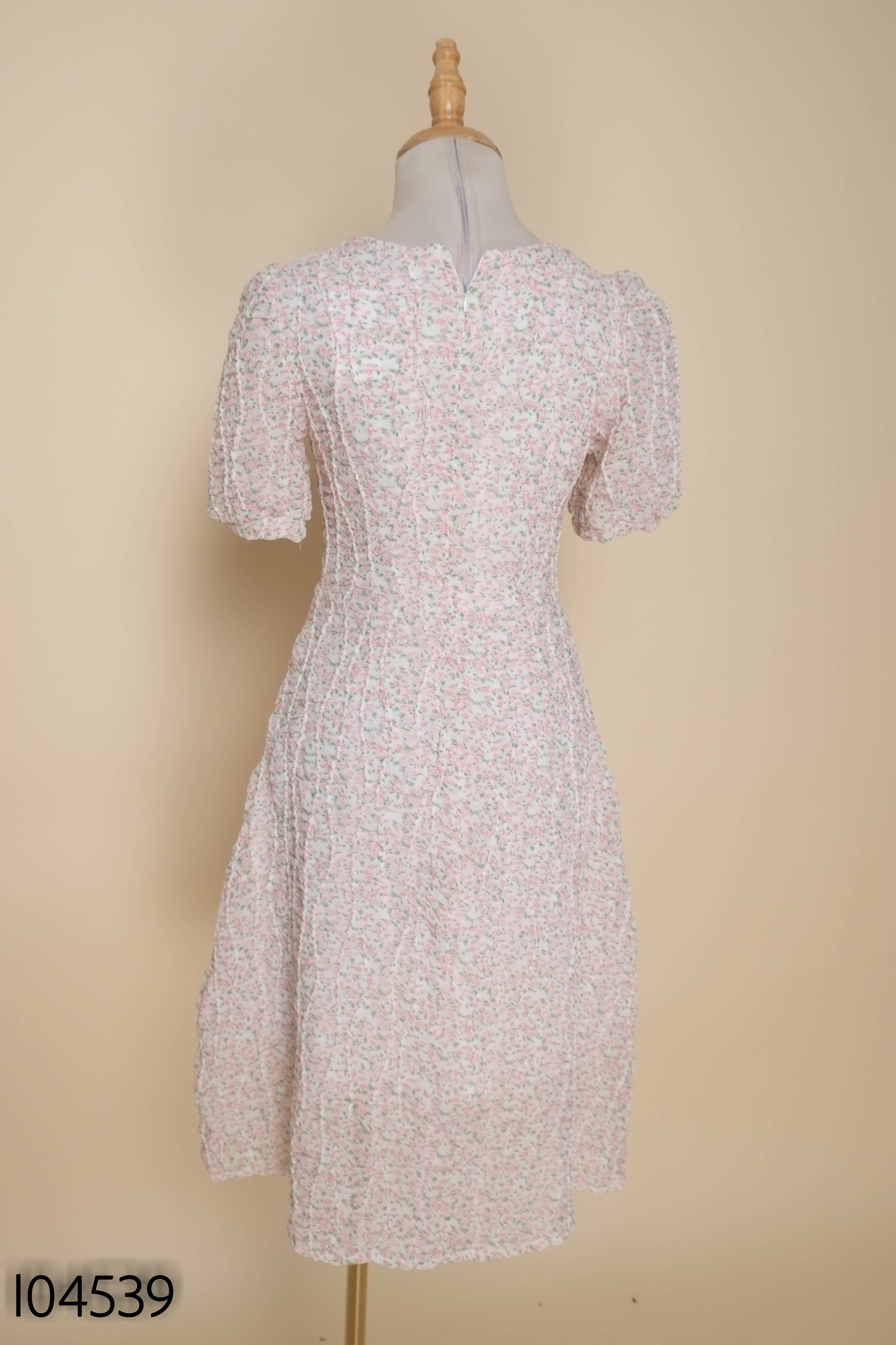 Váy DESIGN BY YAME trắng hoa nhí hồng