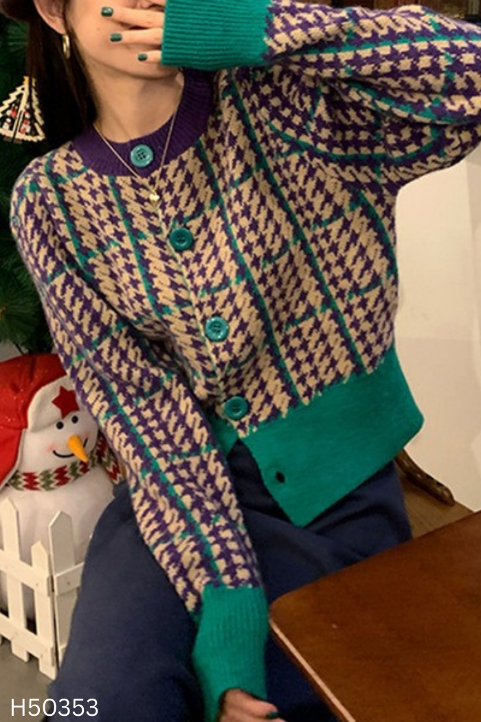 Áo len đen trơn trễ vai