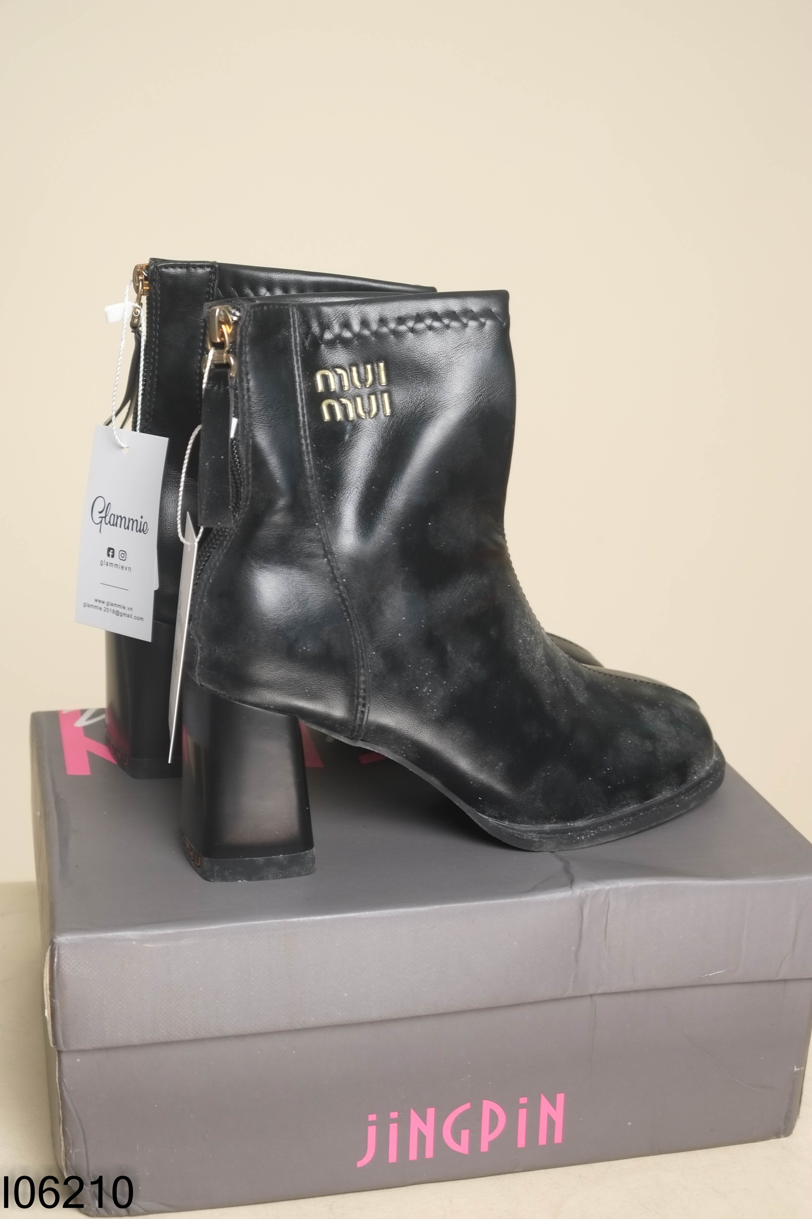 Boots đen đế vuông