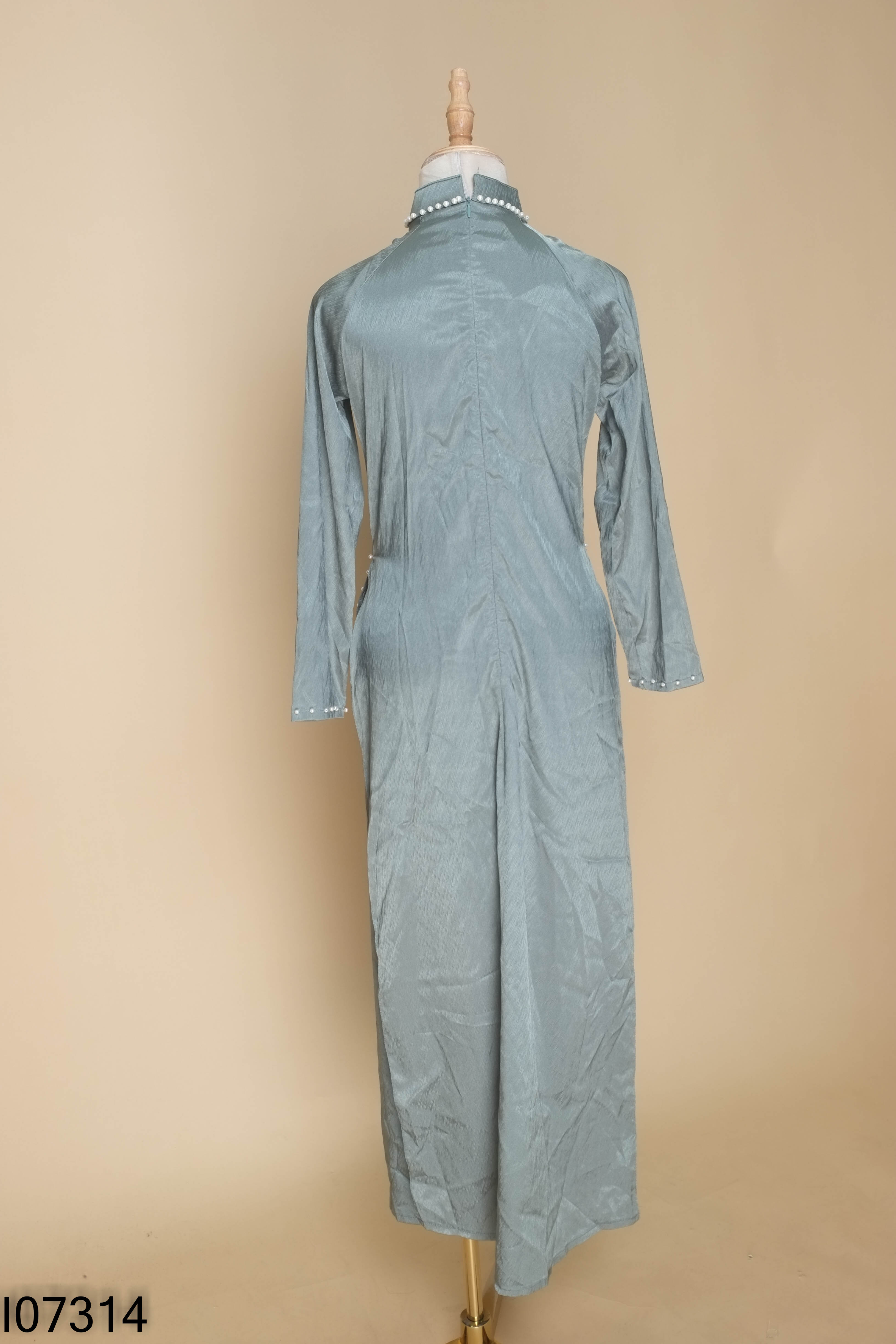 Áo dài xanh đính ngọc (không quần)