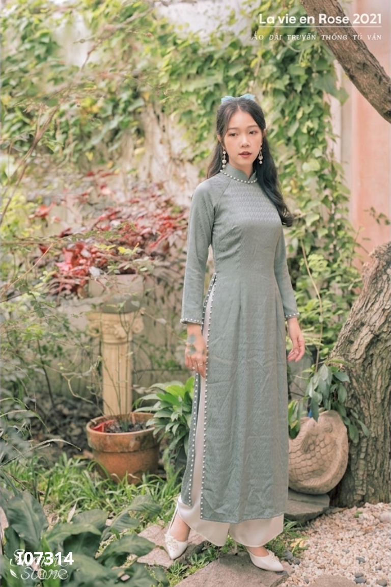 Áo dài xanh đính ngọc (không quần)