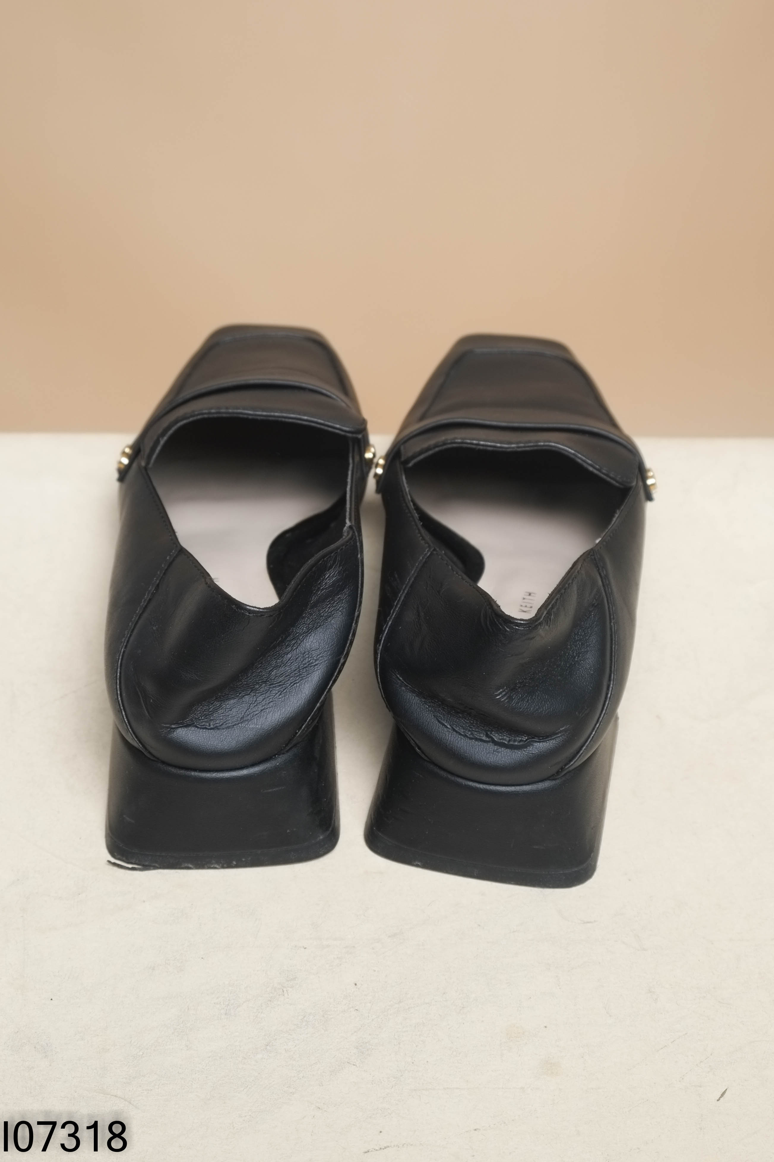 Giay cao gót CHARLES KEITH đen đế vuông