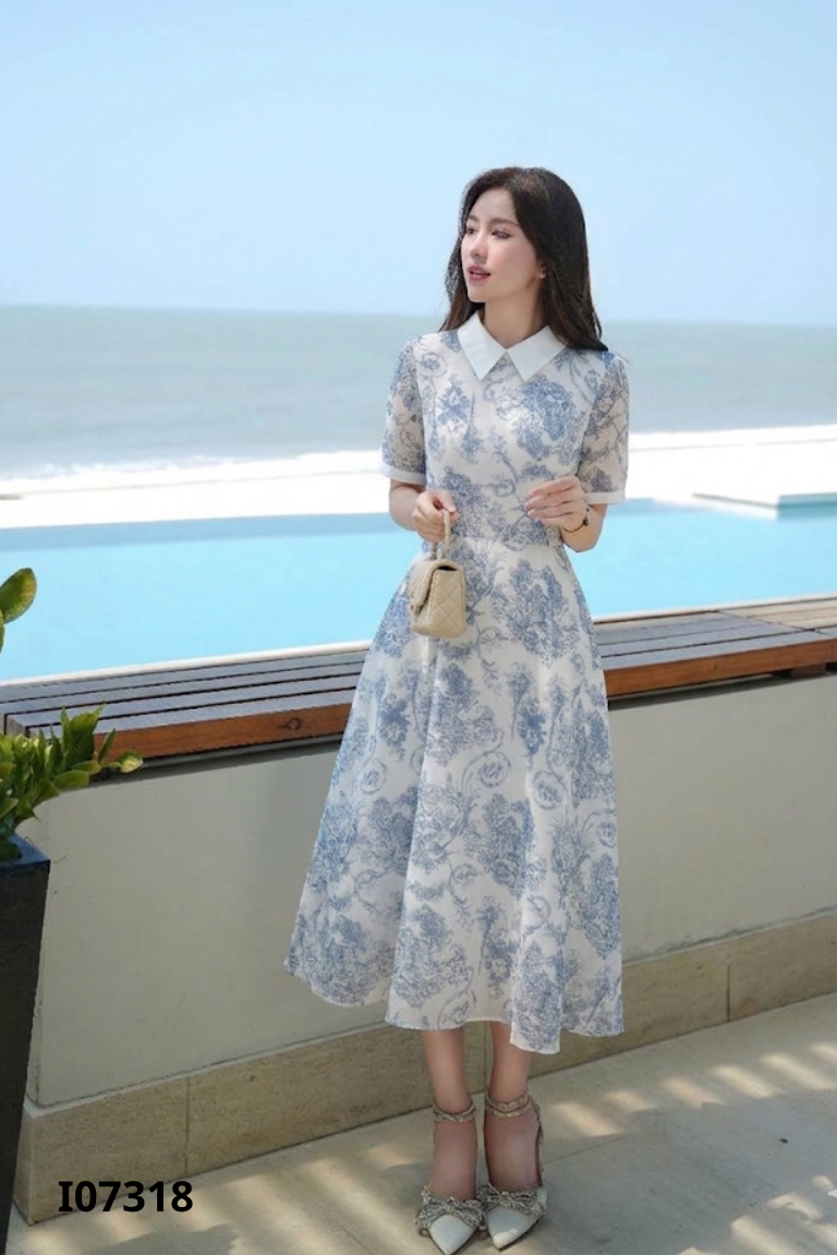 Váy trắng cổ bẻ họa tiết xanh