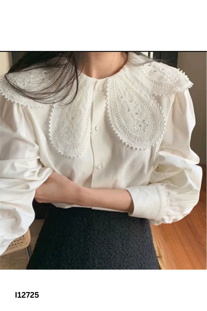 Áo trắng cổ sen ren