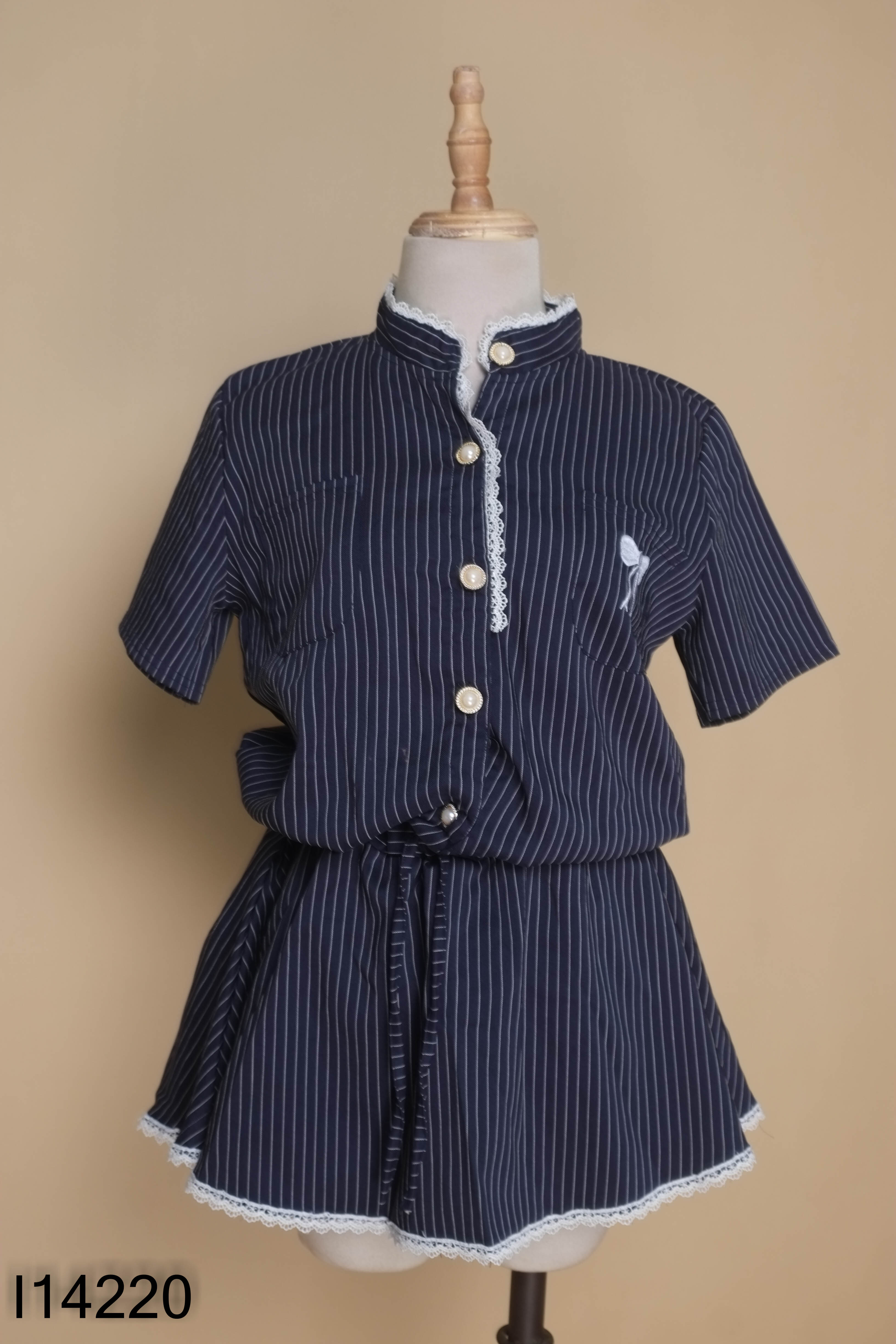 Jumpsuits xanh kẻ thêu nơ