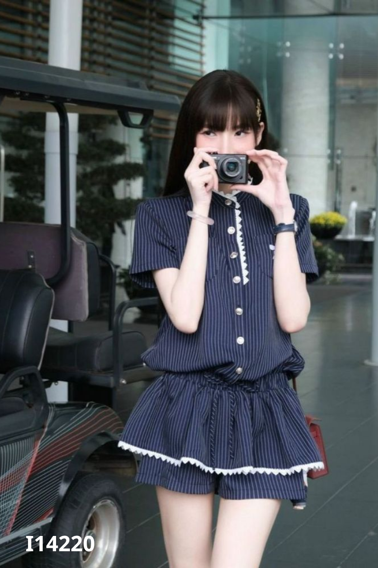 Jumpsuits xanh kẻ thêu nơ