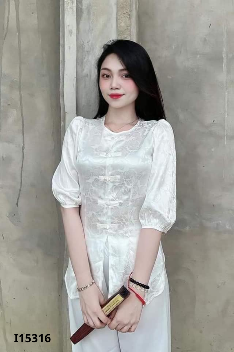 Áo lam trắng phối cúc