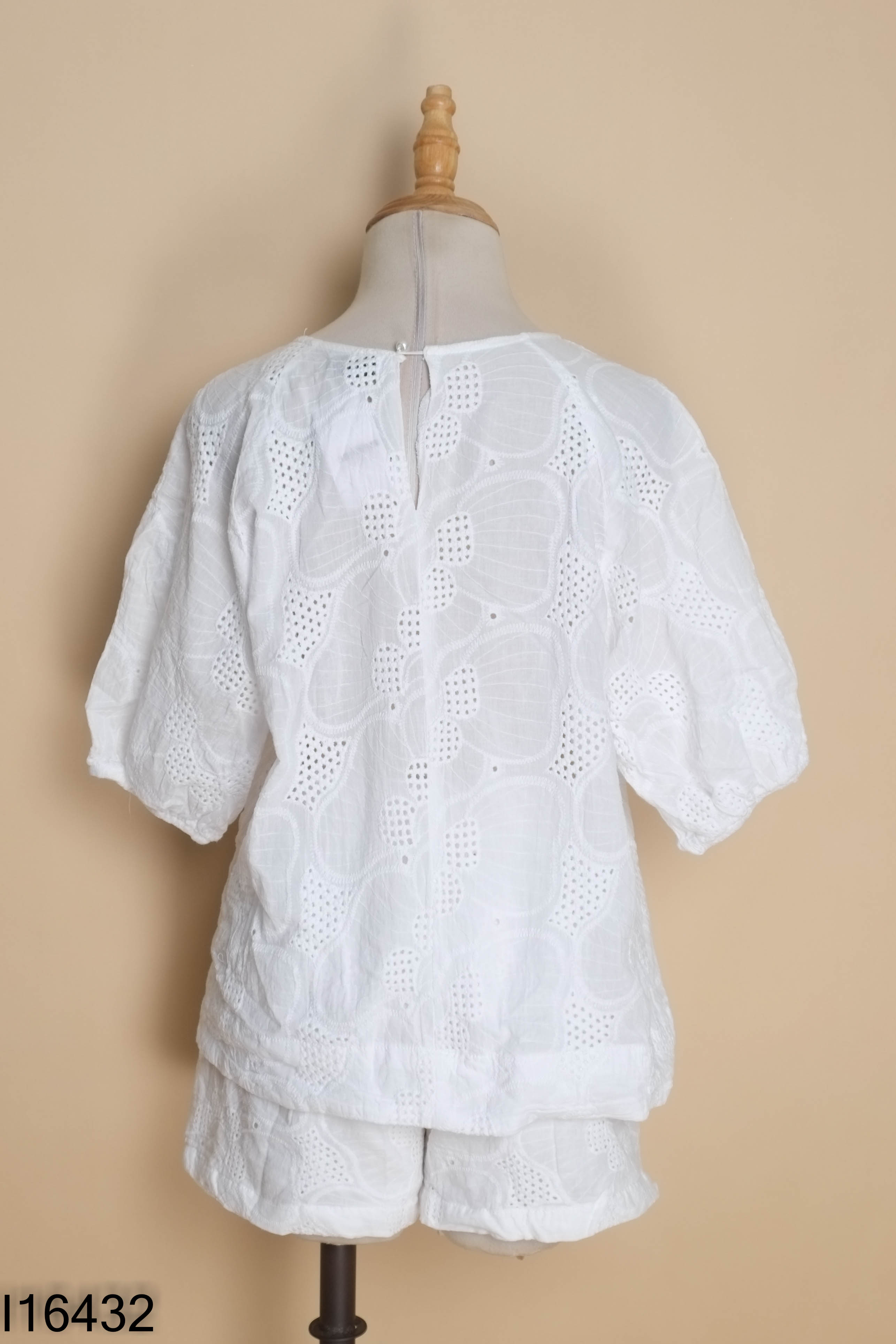 Set áo + quần short trắng thô thêu