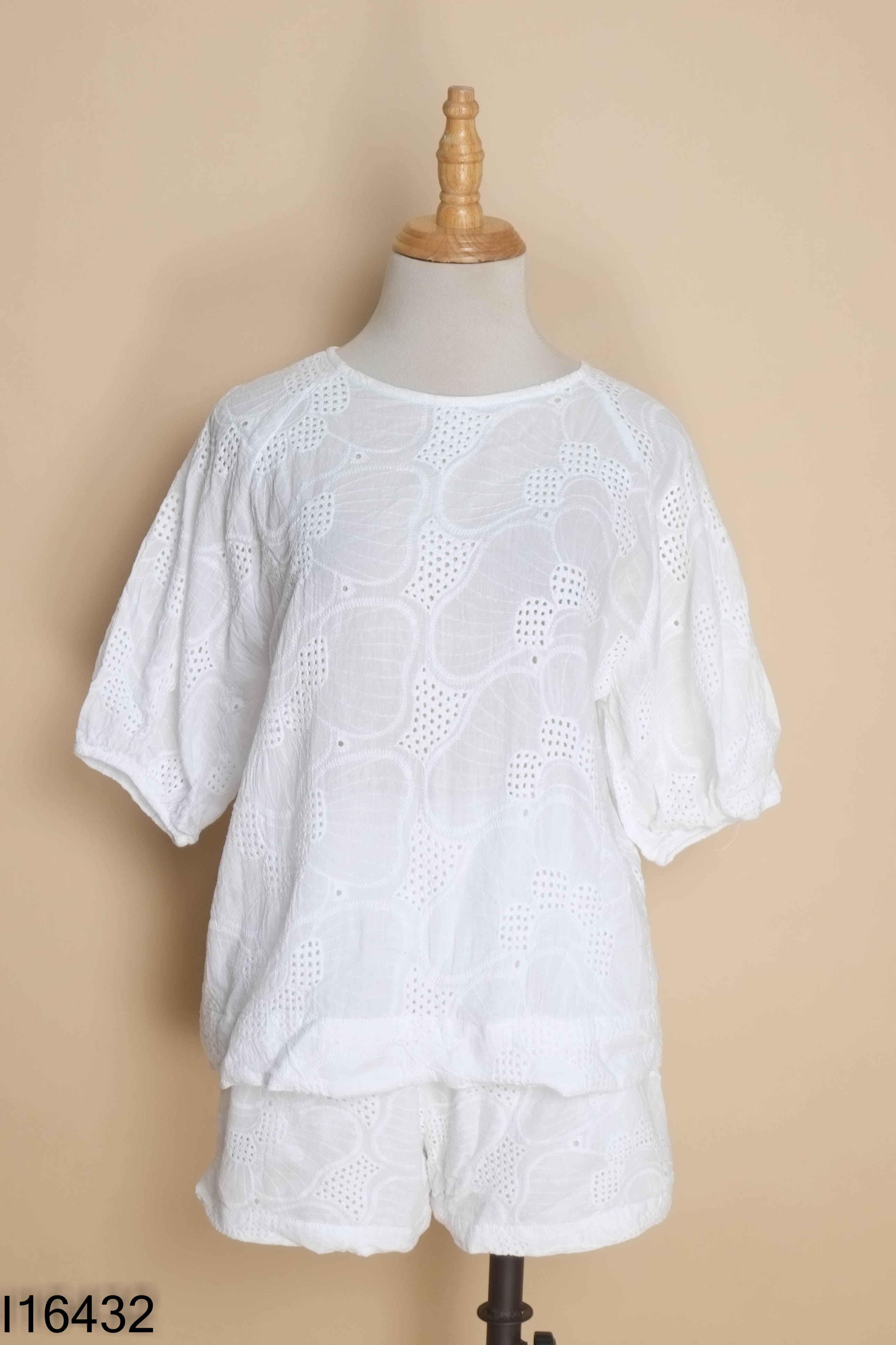 Set áo + quần short trắng thô thêu