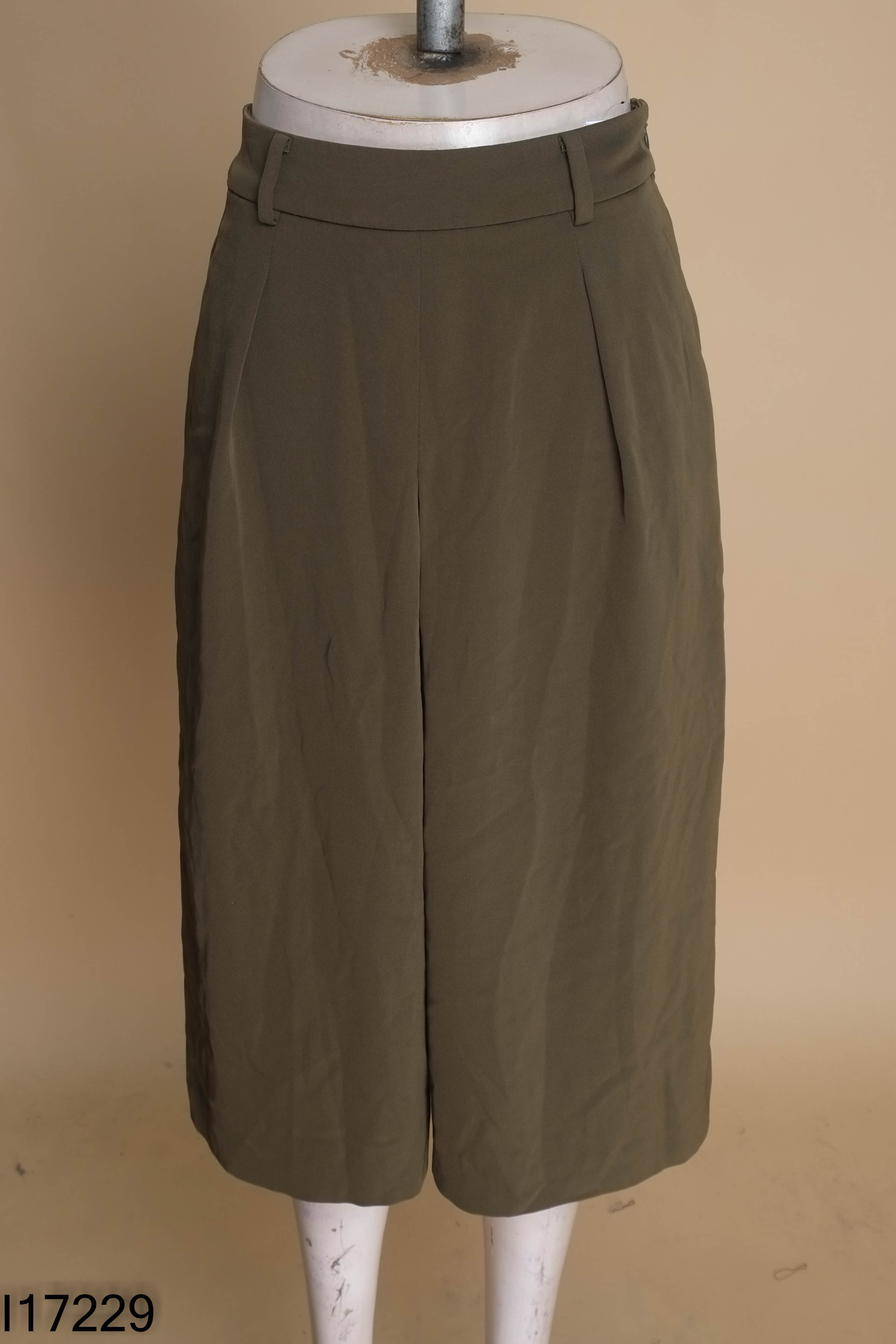 Quần UNIQLO culottes vải xanh rêu