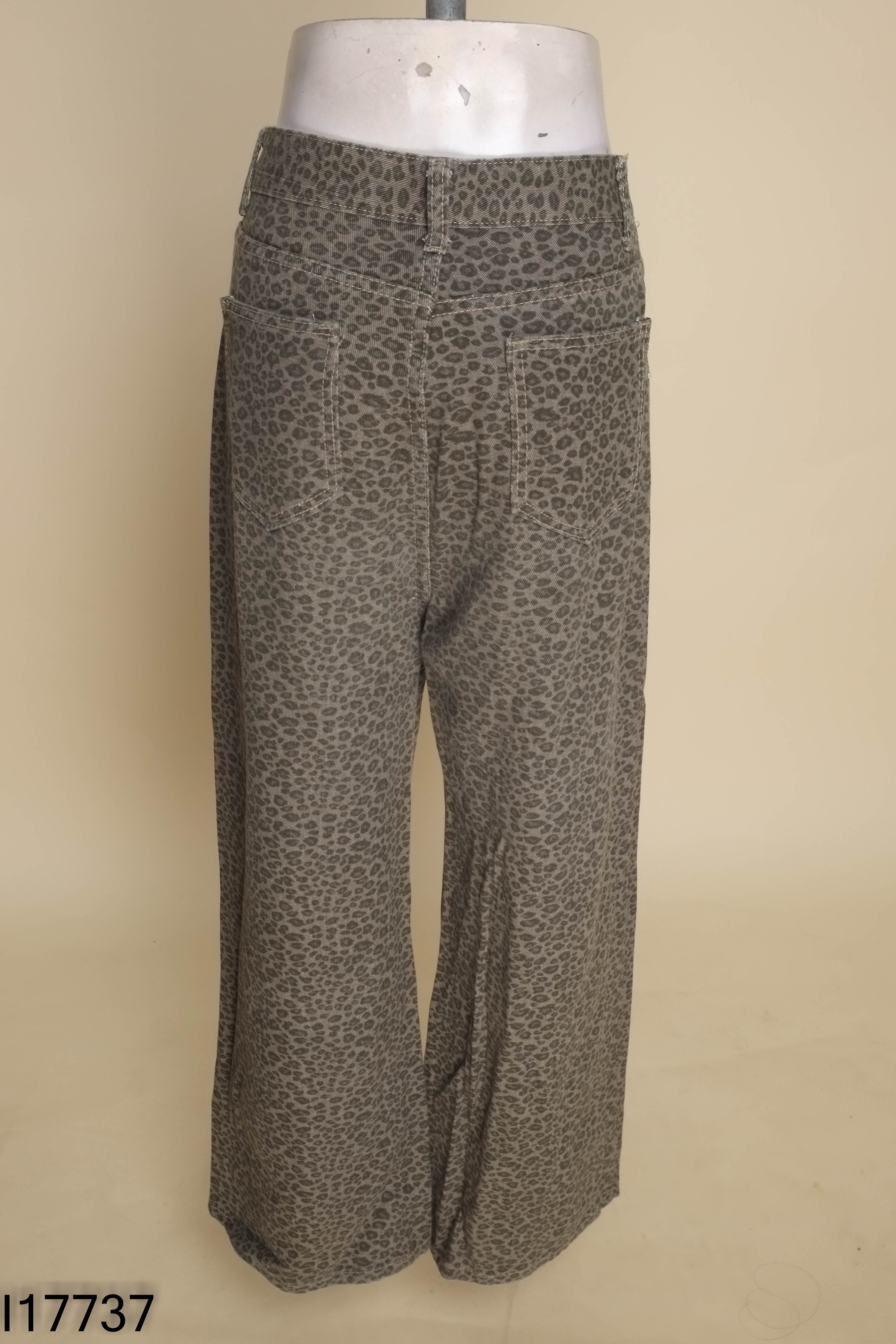 Quần jeans nâu da beo