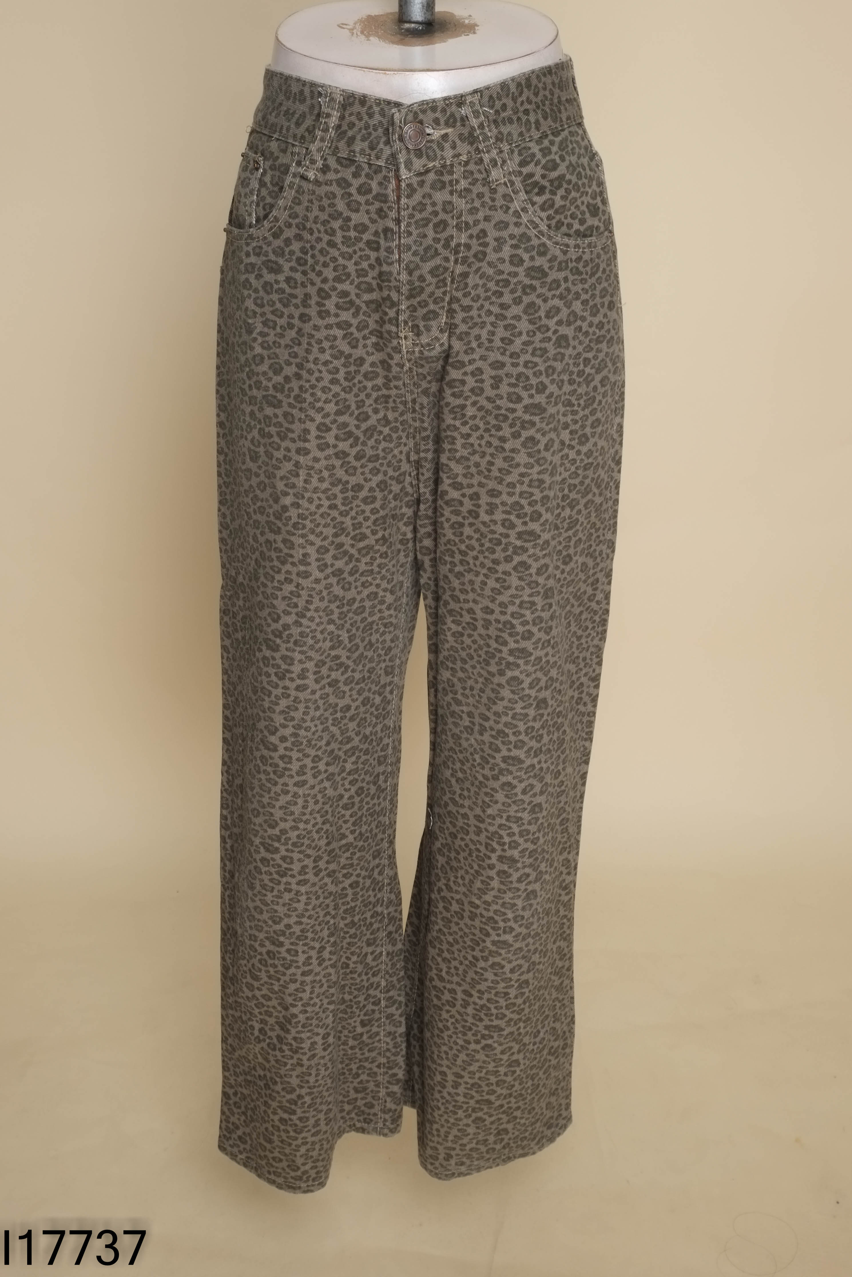Quần jeans nâu da beo