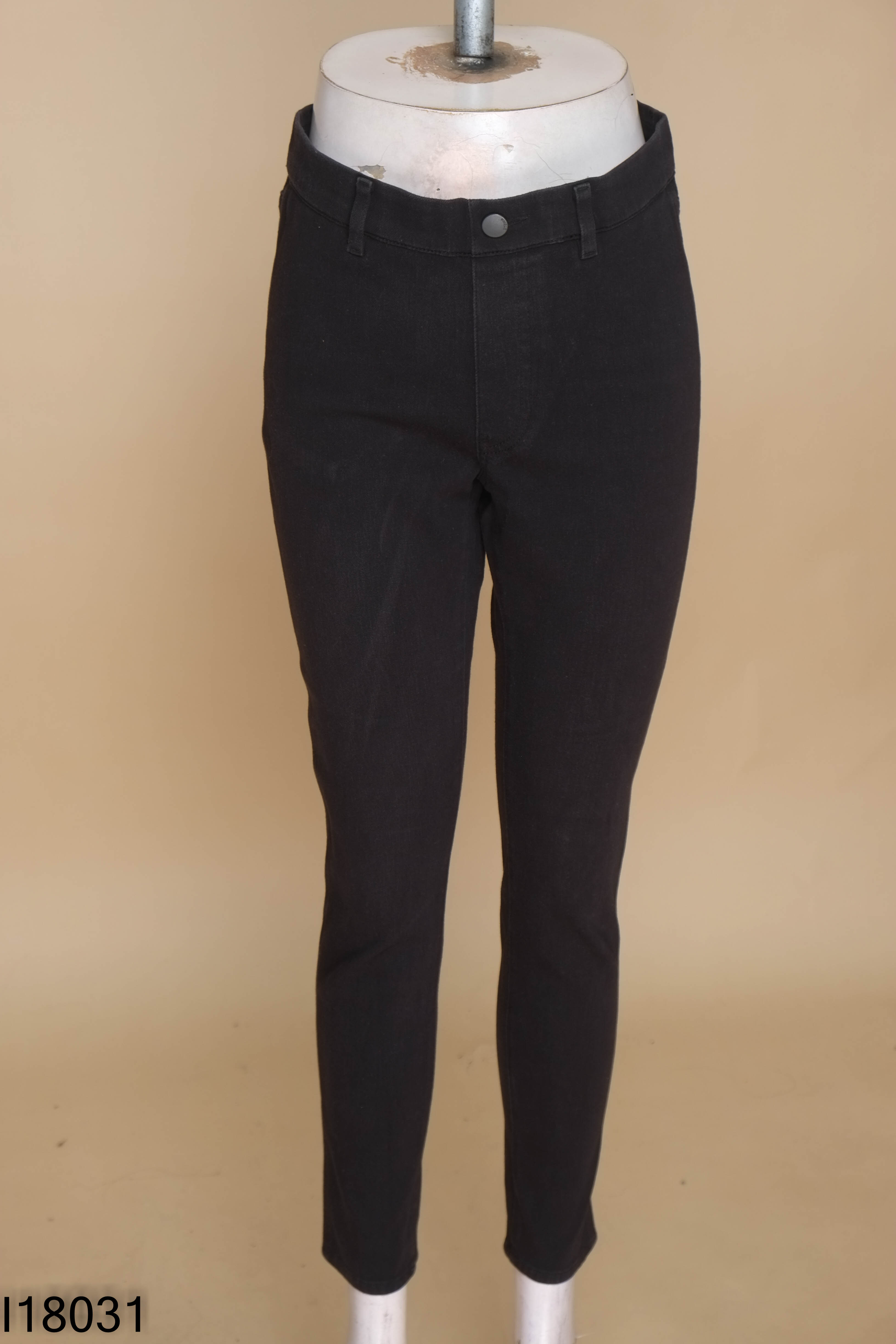 Quần jeans đen bó