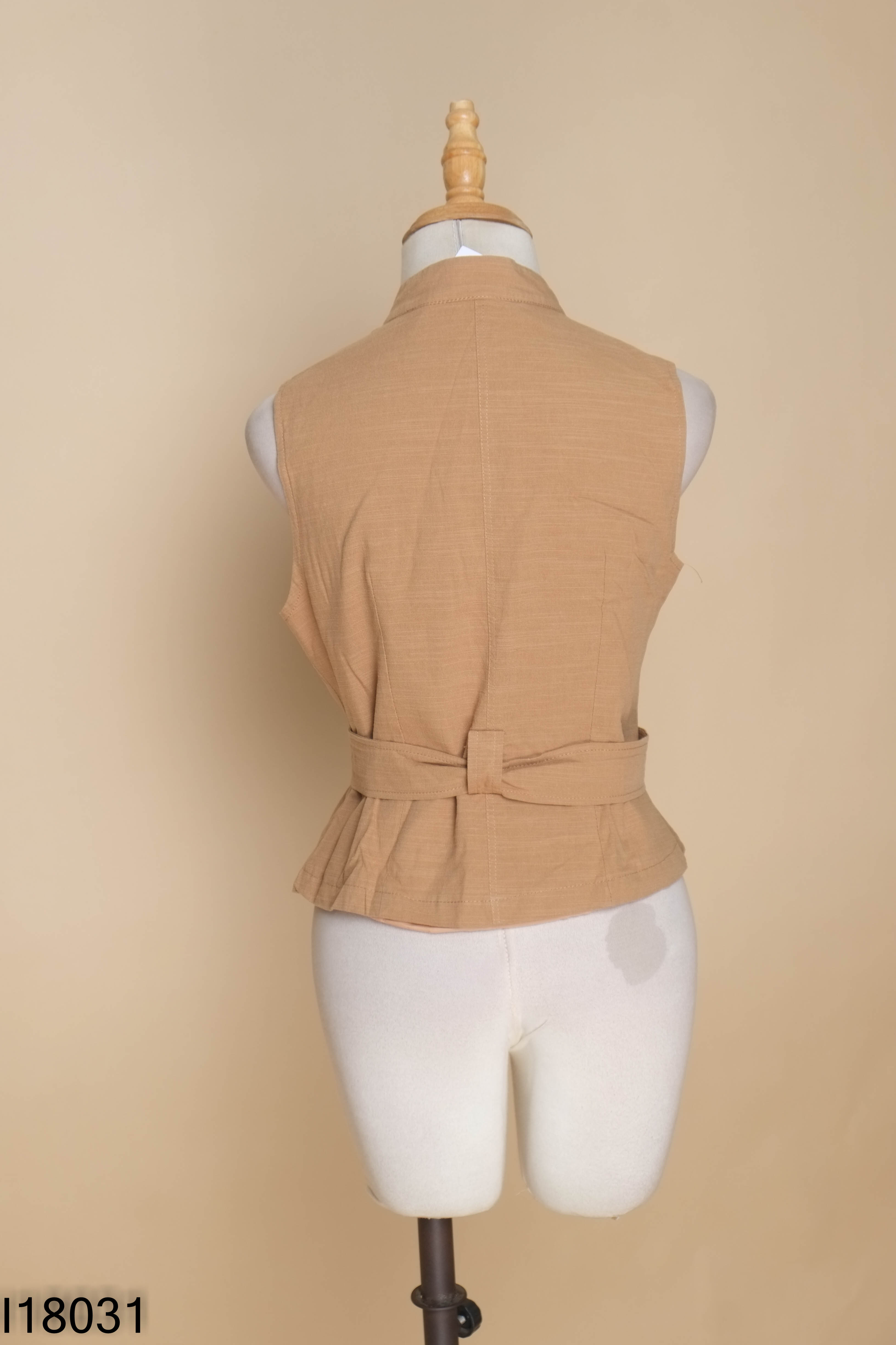 Áo sát nách nâu cúc đen kèm đai