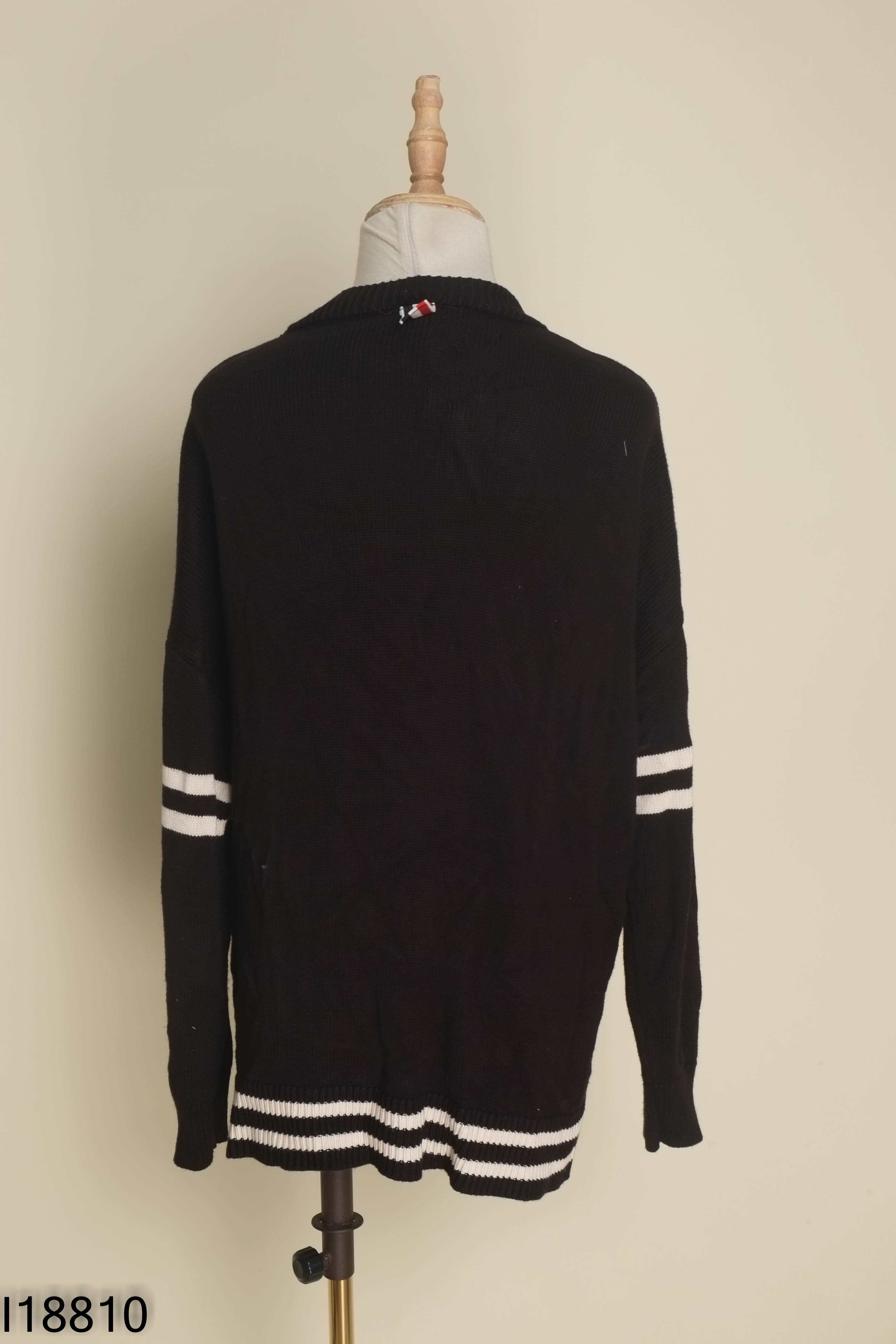 Áo len cardigan đen kẻ sọc