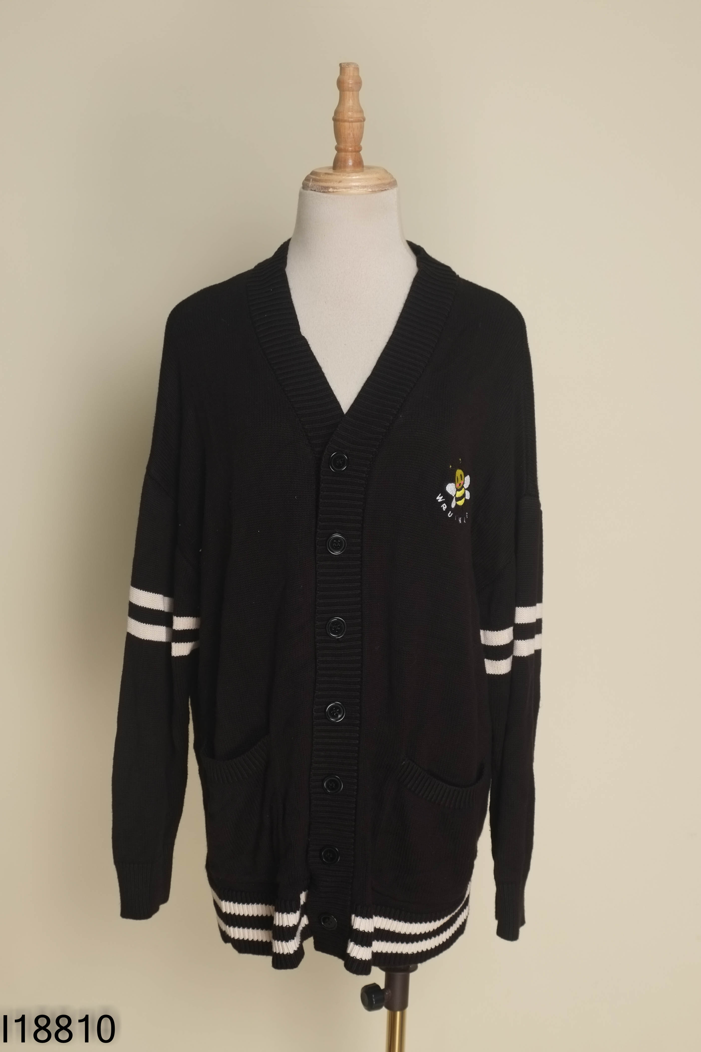 Áo len cardigan đen kẻ sọc