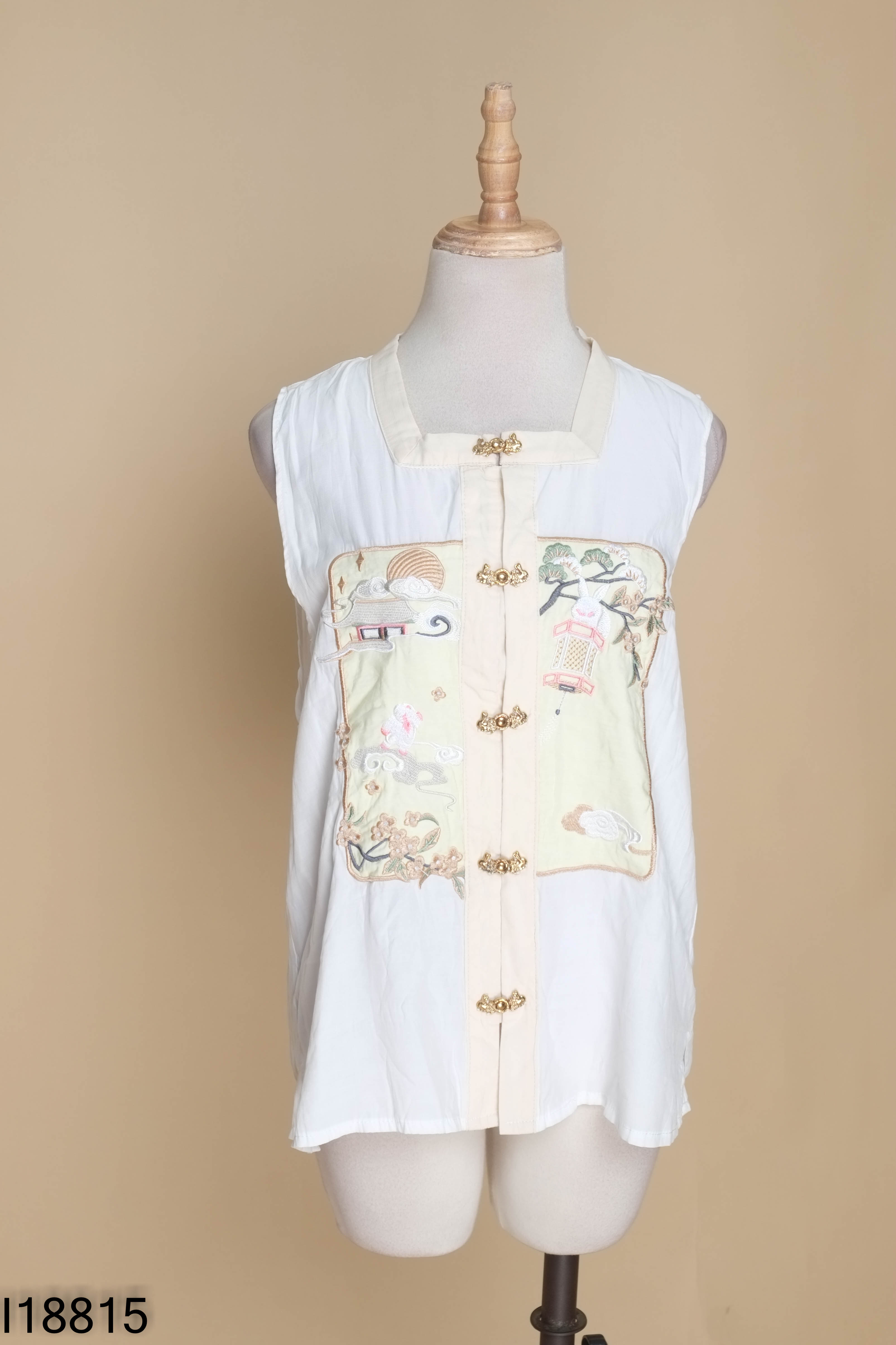 Áo trắng viền be