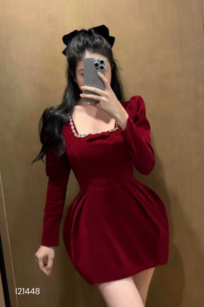 NEWTAG Váy nhung đỏ viền đá