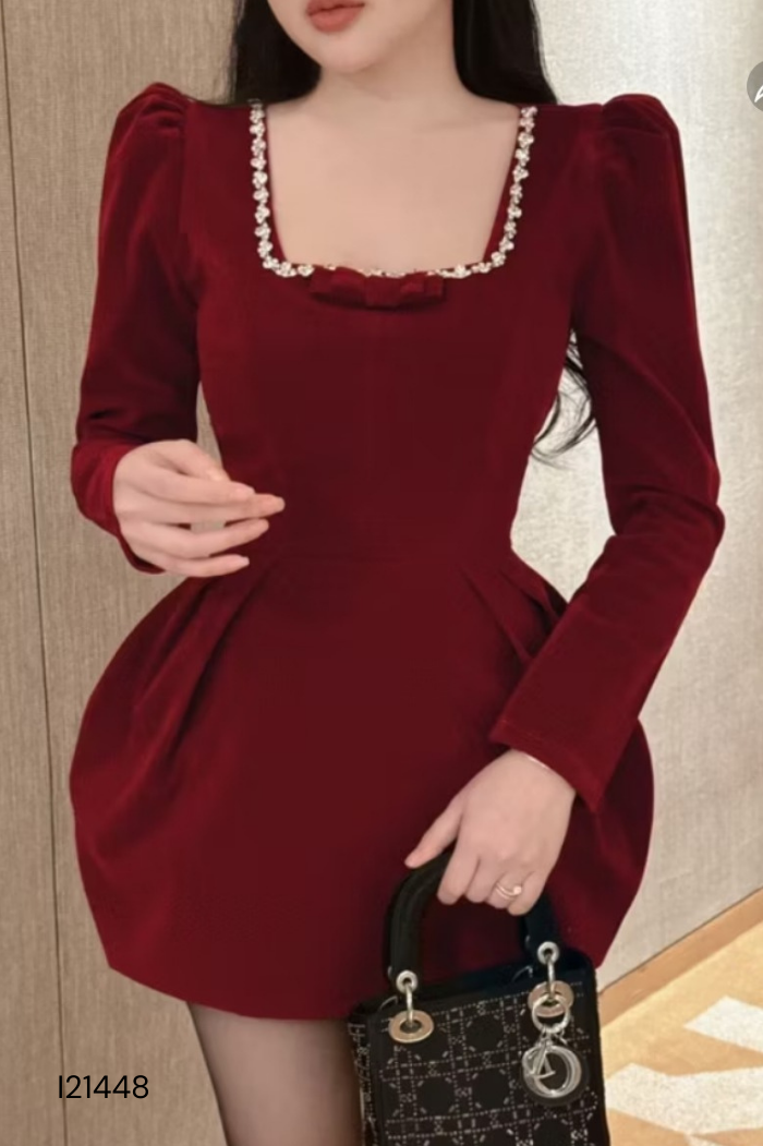 NEWTAG Váy nhung đỏ viền đá