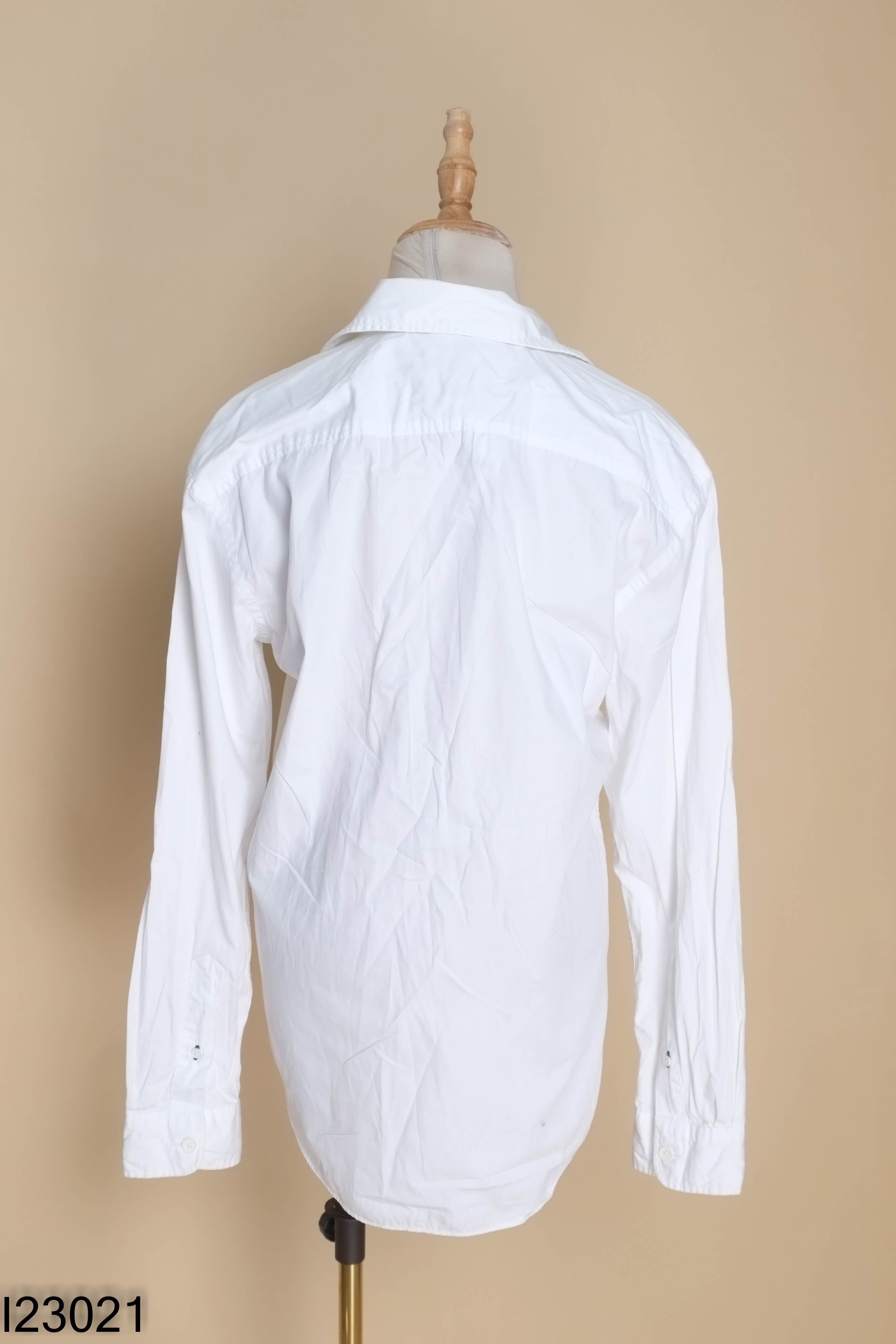 Áo LACOSTE(cắt tag) sơ mi trắng in chữ đen