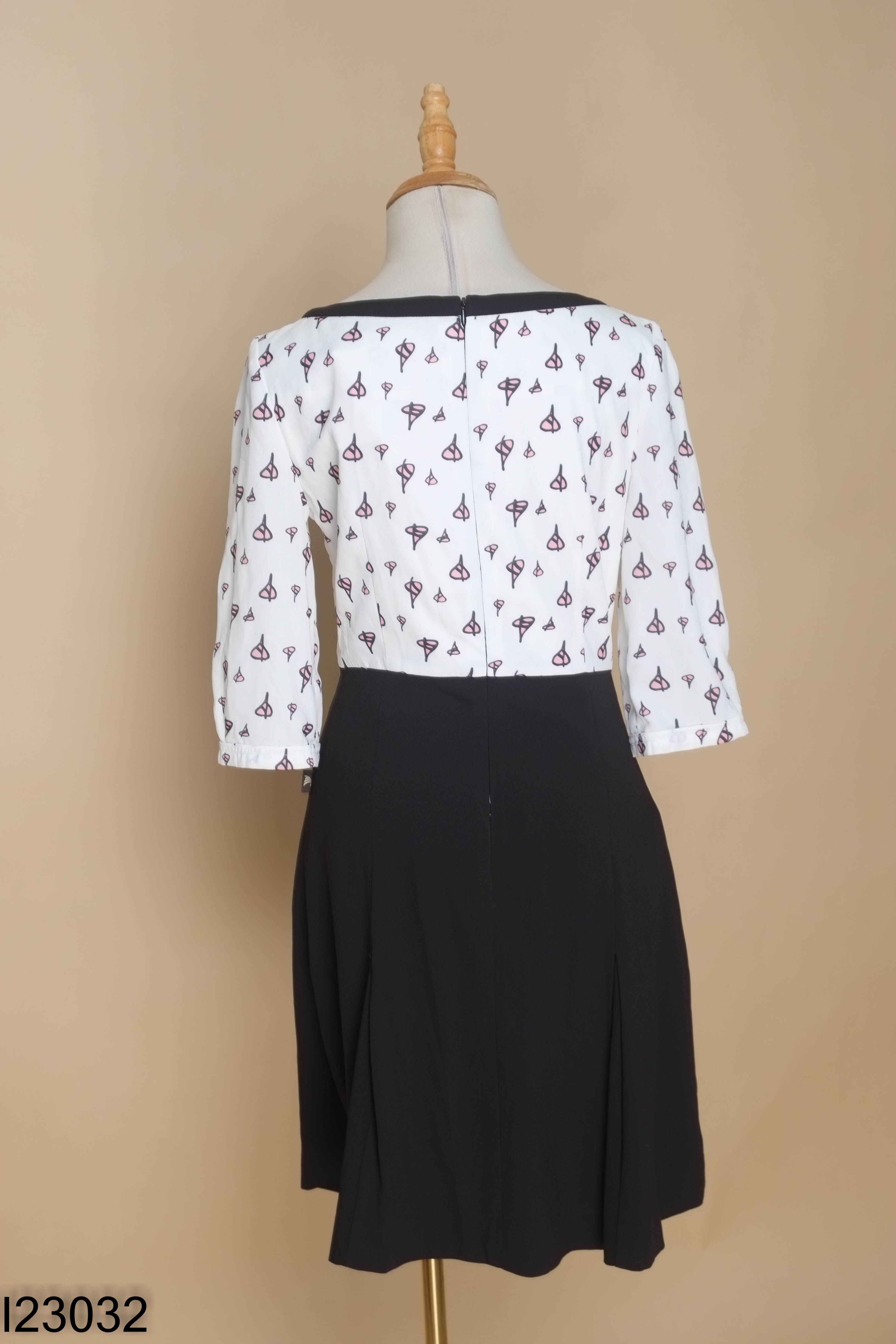 Váy IVY MODA trắng họa tiết mix đen