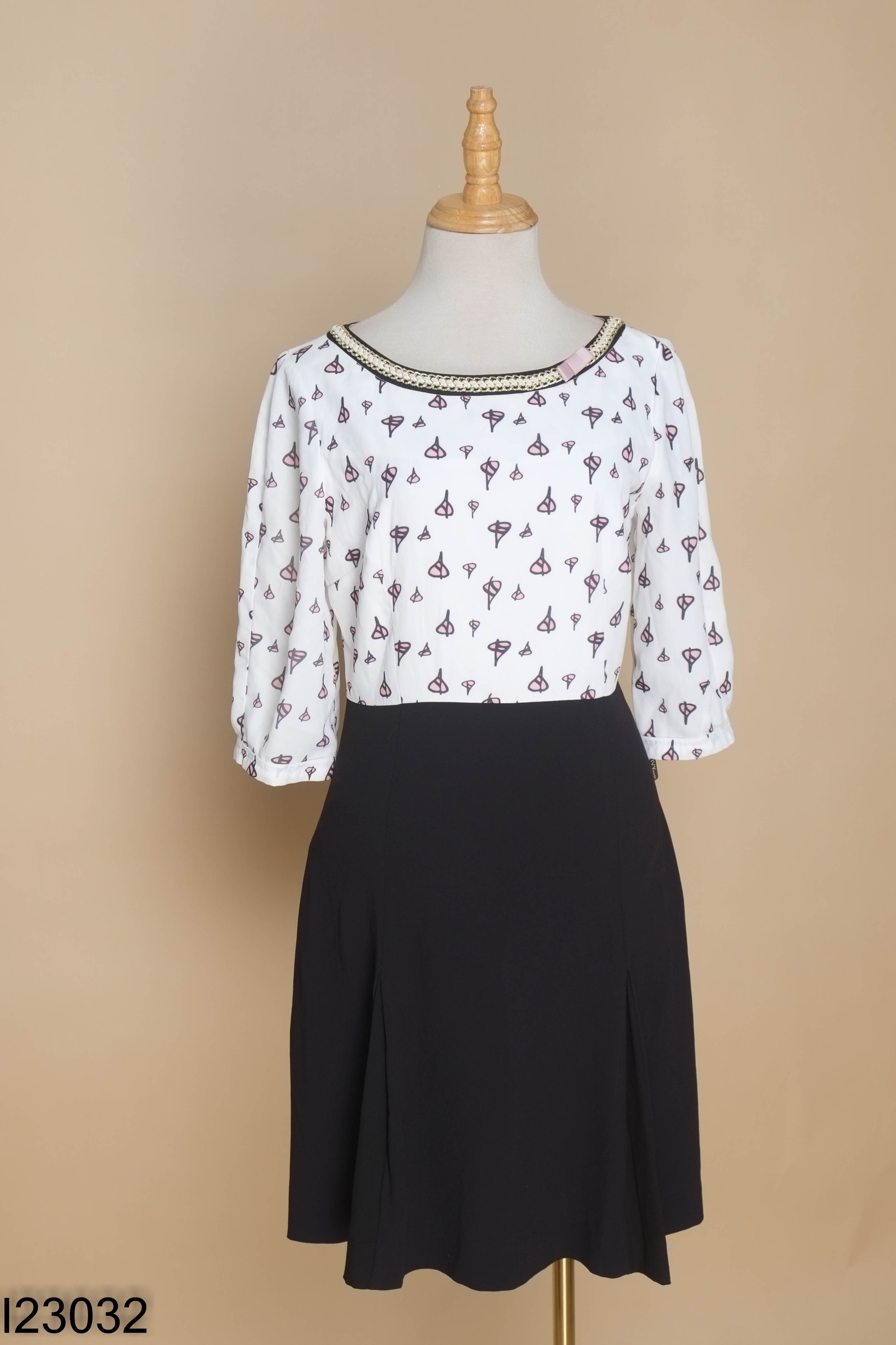 Váy IVY MODA trắng họa tiết mix đen