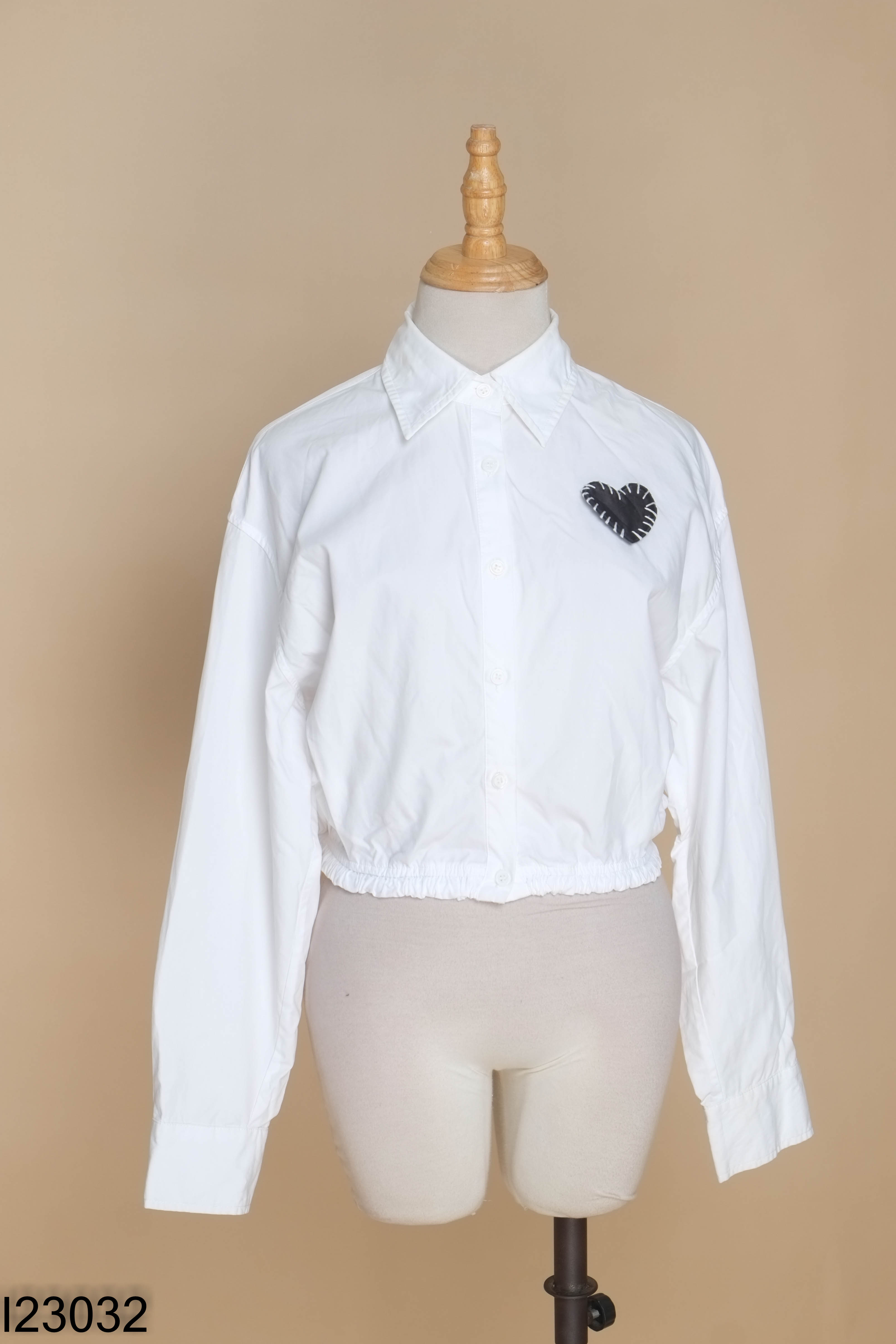 Áo sơ mi trắng croptop