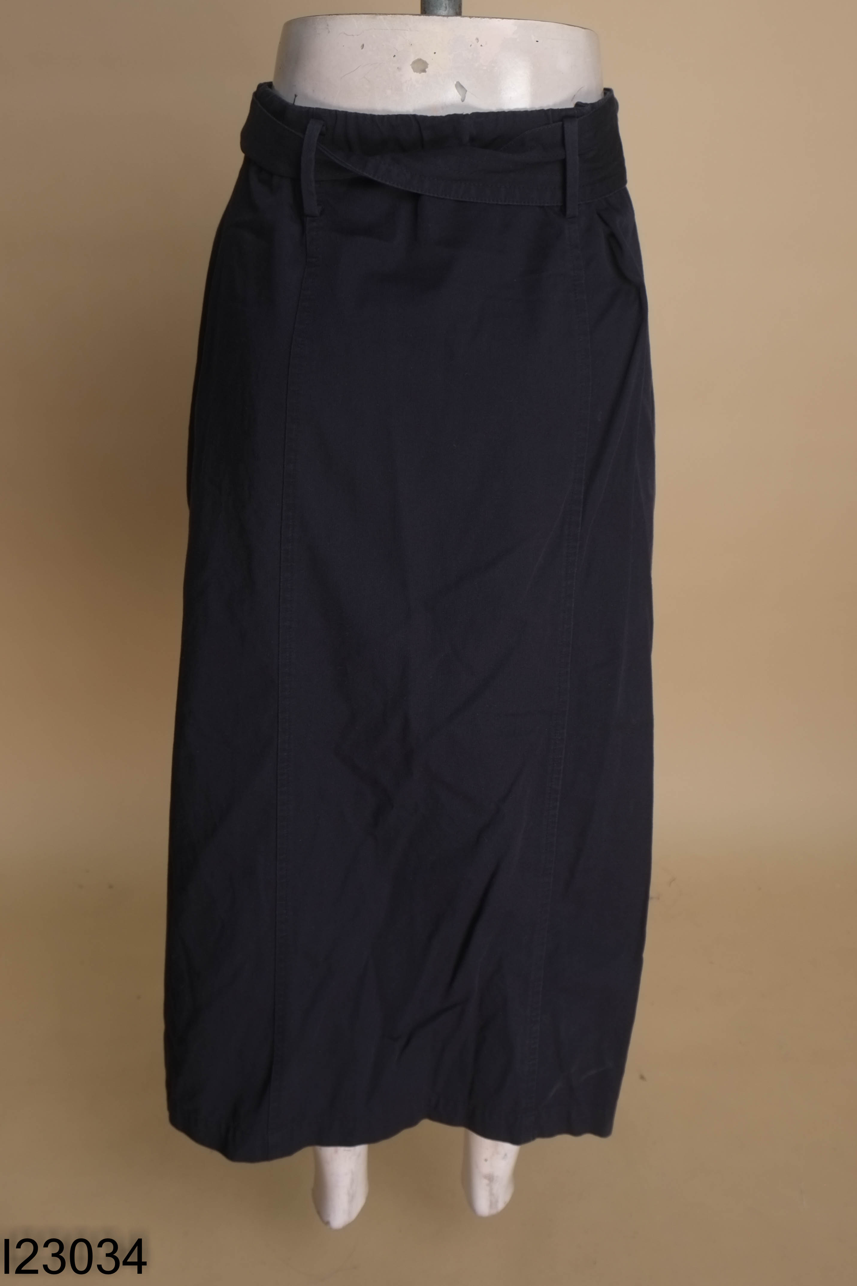 Chân váy UNIQLO xanh than dáng dài