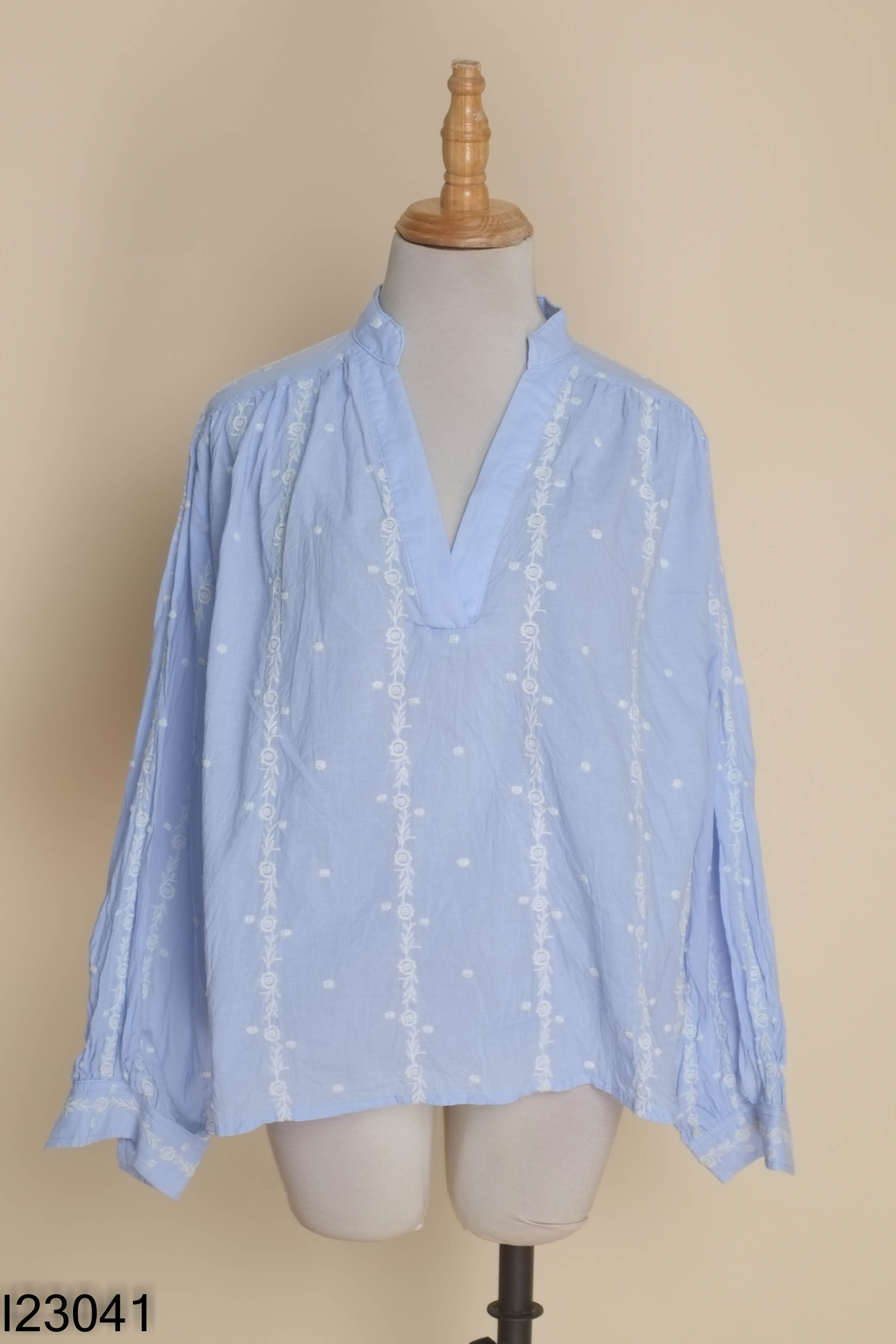 Áo thô xanh họa tiết