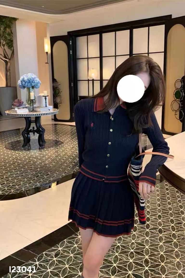 Áo len xanh than mix đỏ