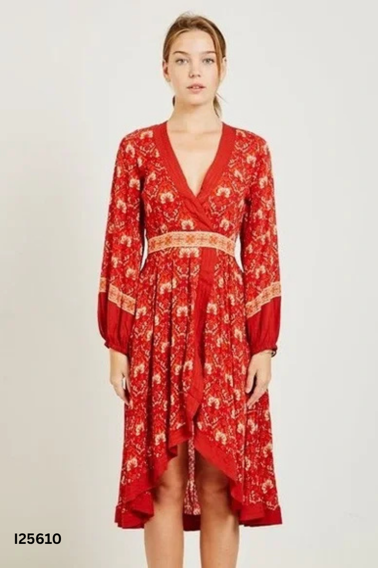 Váy đỏ họa tiết