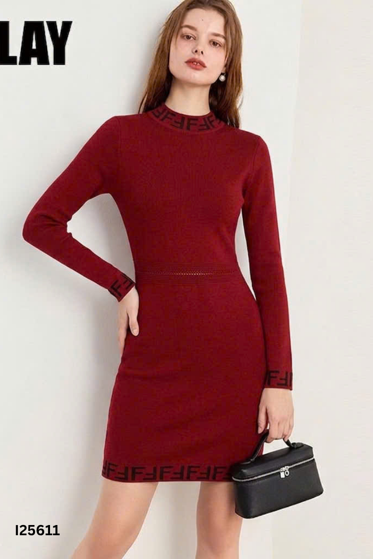 Váy len đỏ viền chữ