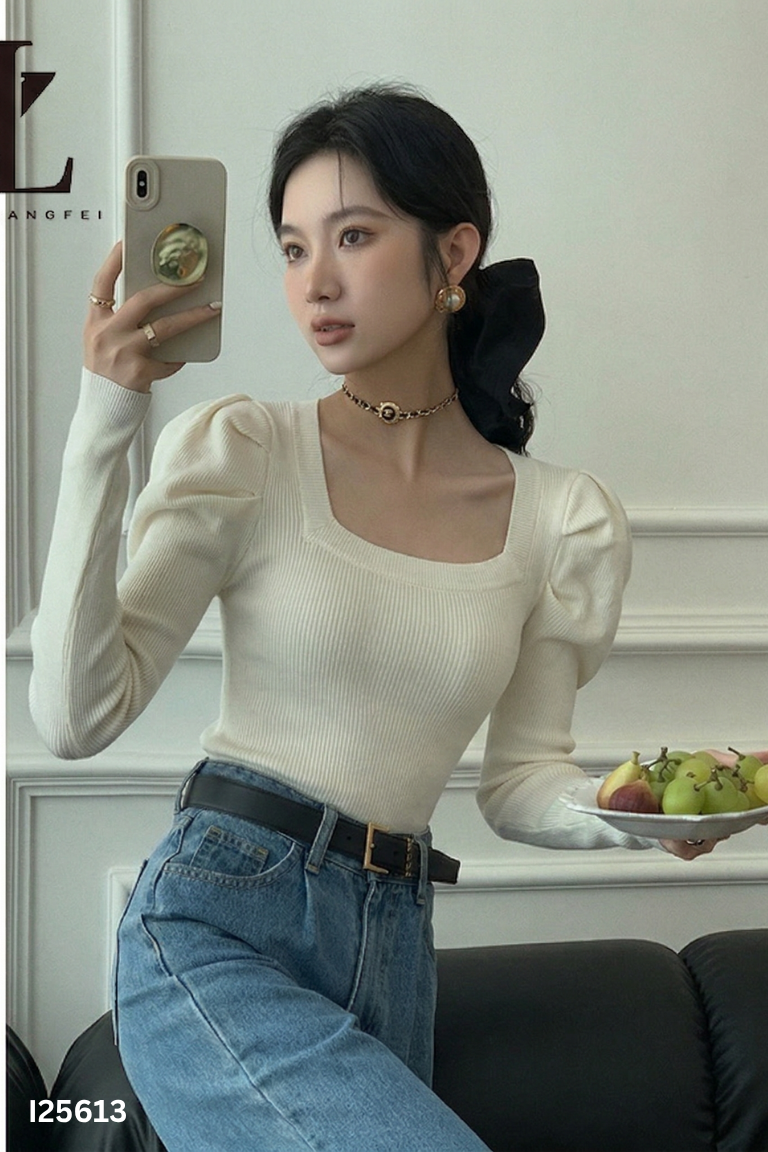 Áo len trắng cổ vuông