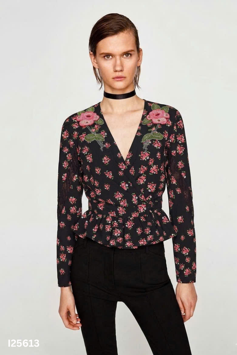 Áo đen hoa đính hạt TOPSHOP