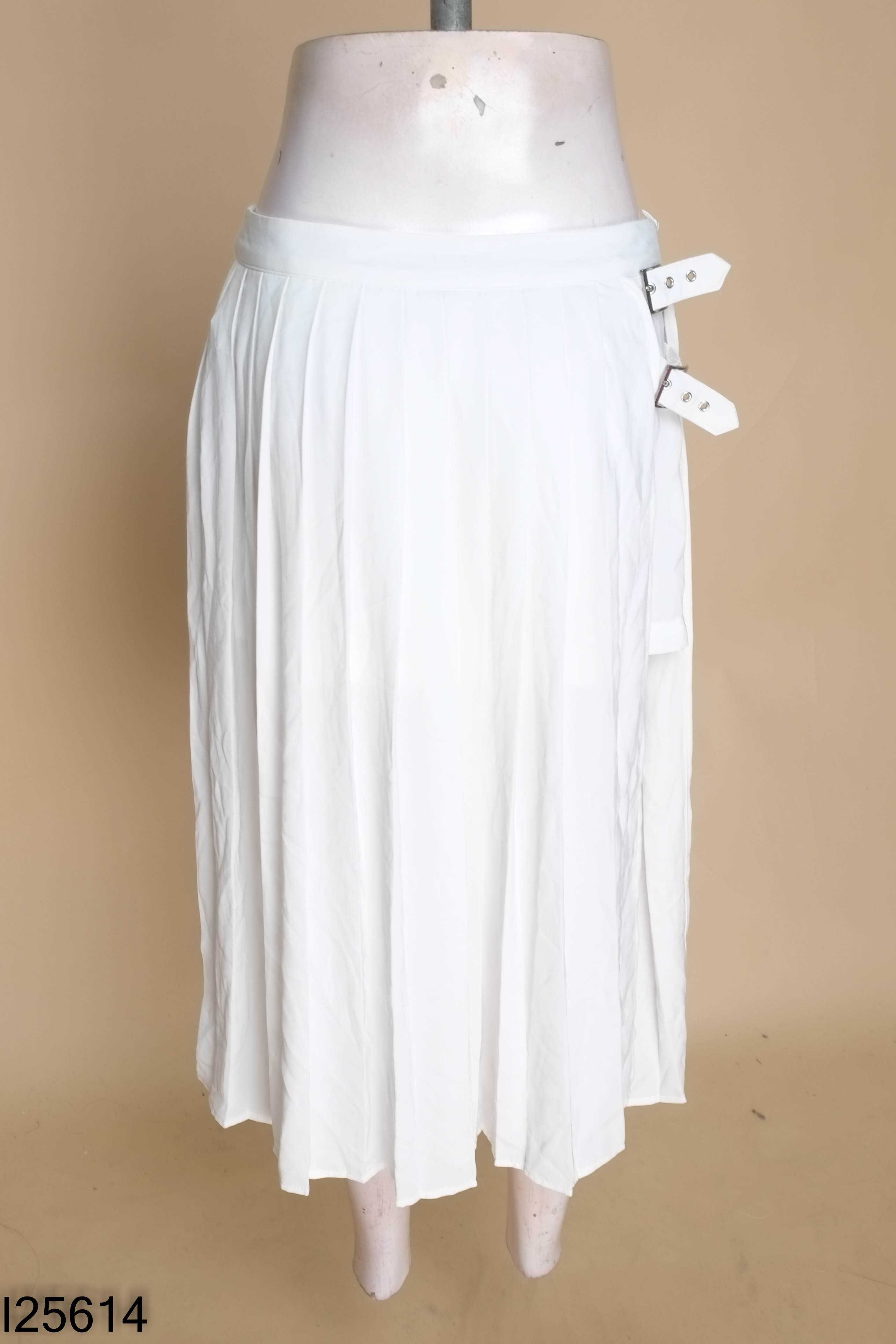 Chân váy xếp ly trắng FOREVER 21