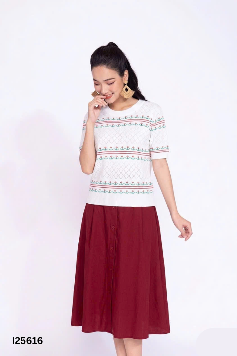 Set Áo trắng họa tiết + chân váy đỏ