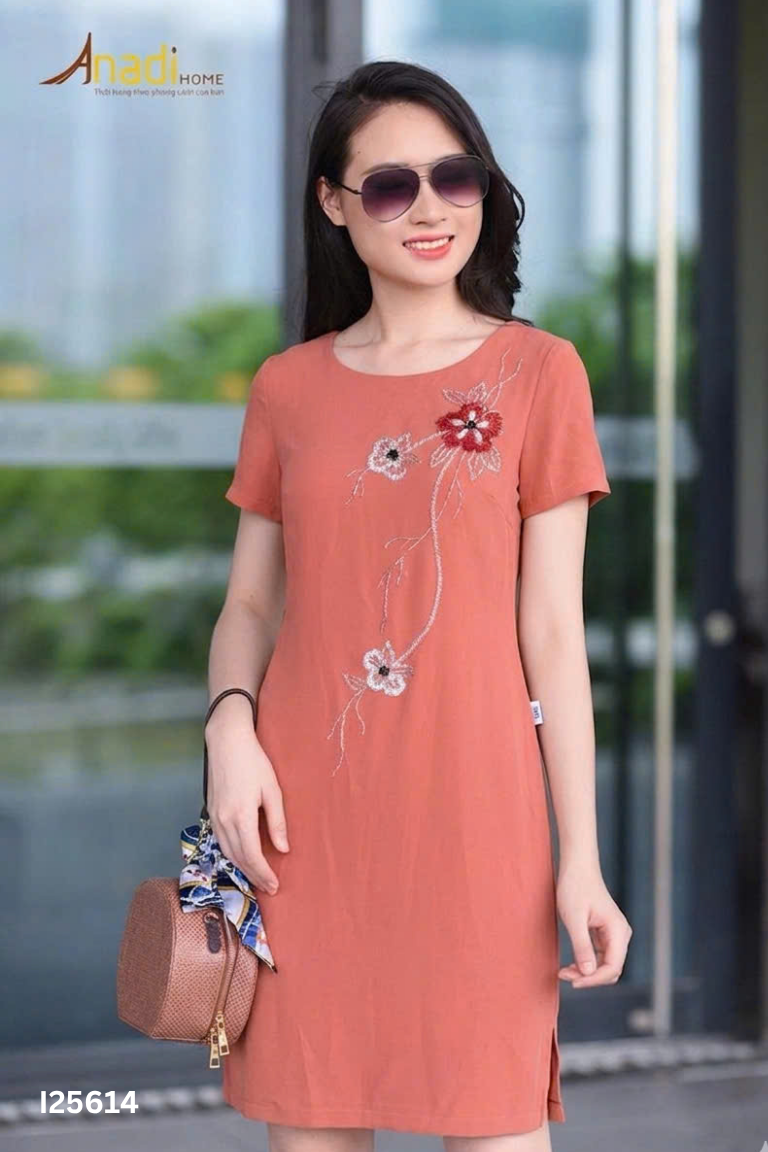 Áo dài hồng đính hoa đá