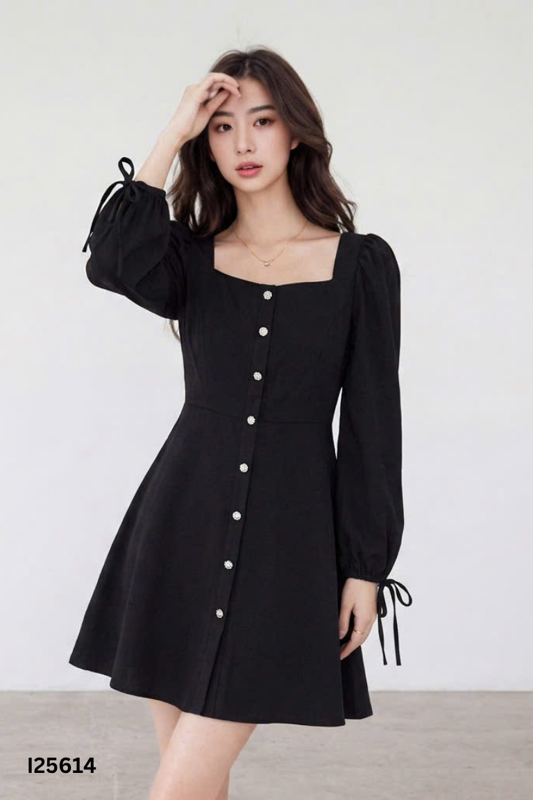Váy đen tay phồng cổ vuông